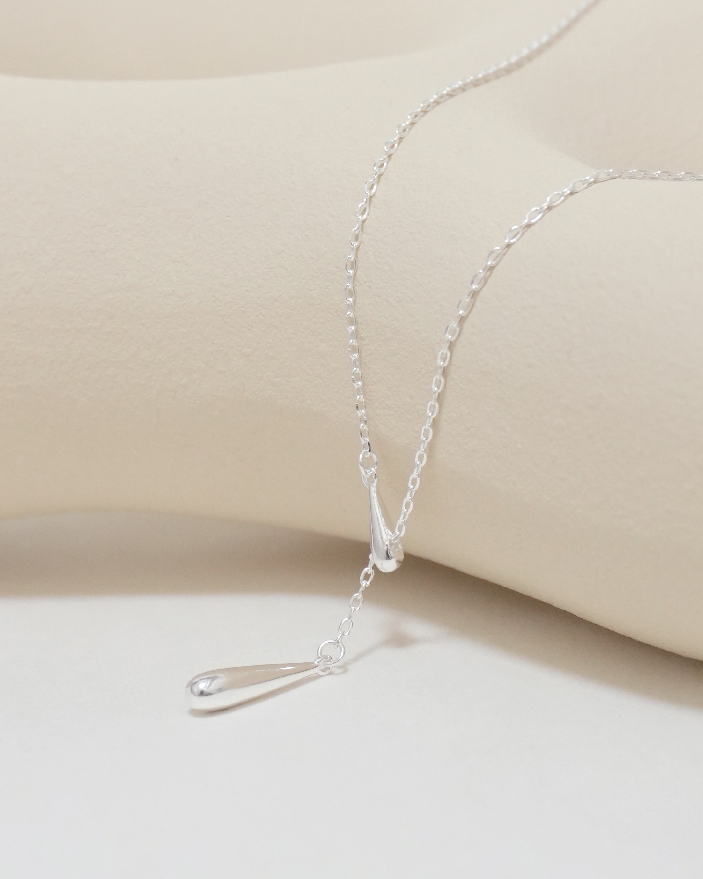 Flowing Teardrop Necklace