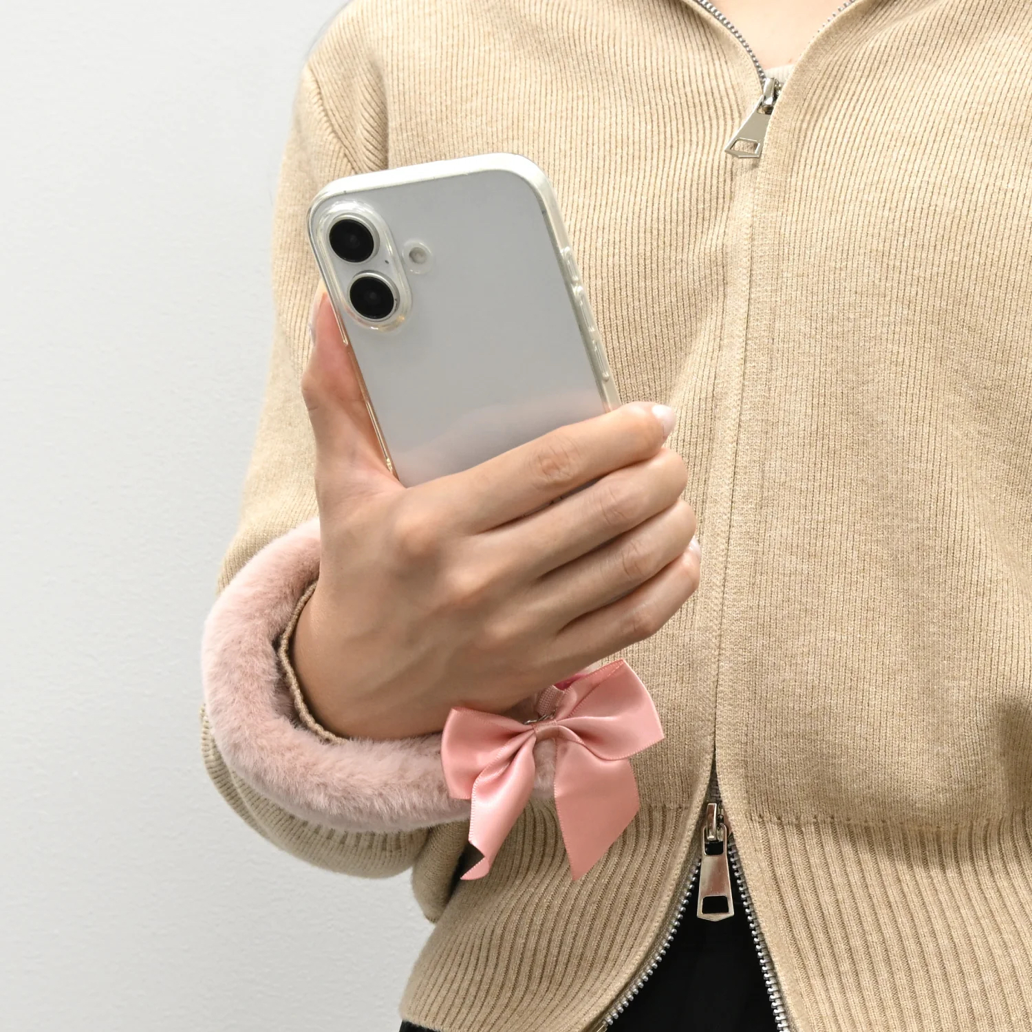 🎀【預訂】 Lil ala mode 毛毛電話手帶 Cammy
