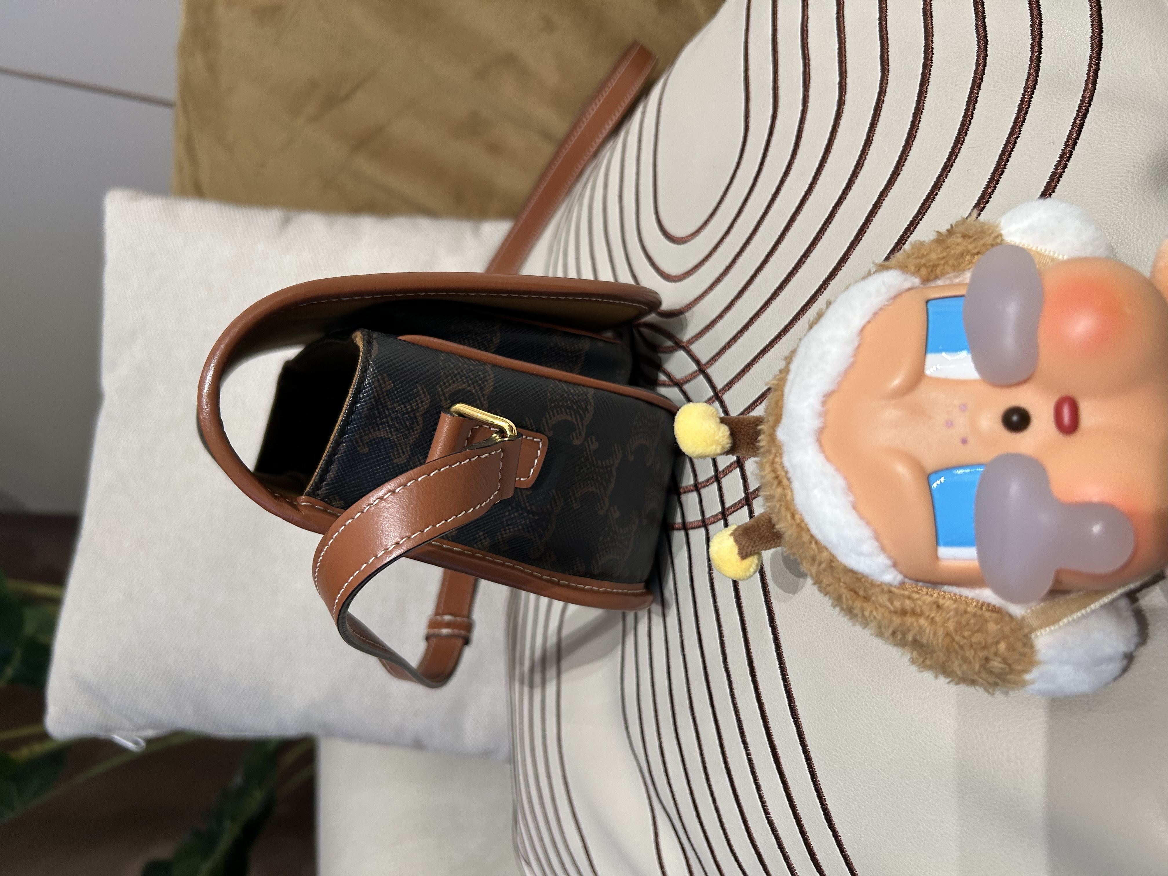 CELINE FOLCO medium Crossbody Bag 100%Authentic, 99%New✅收據✅dust bag