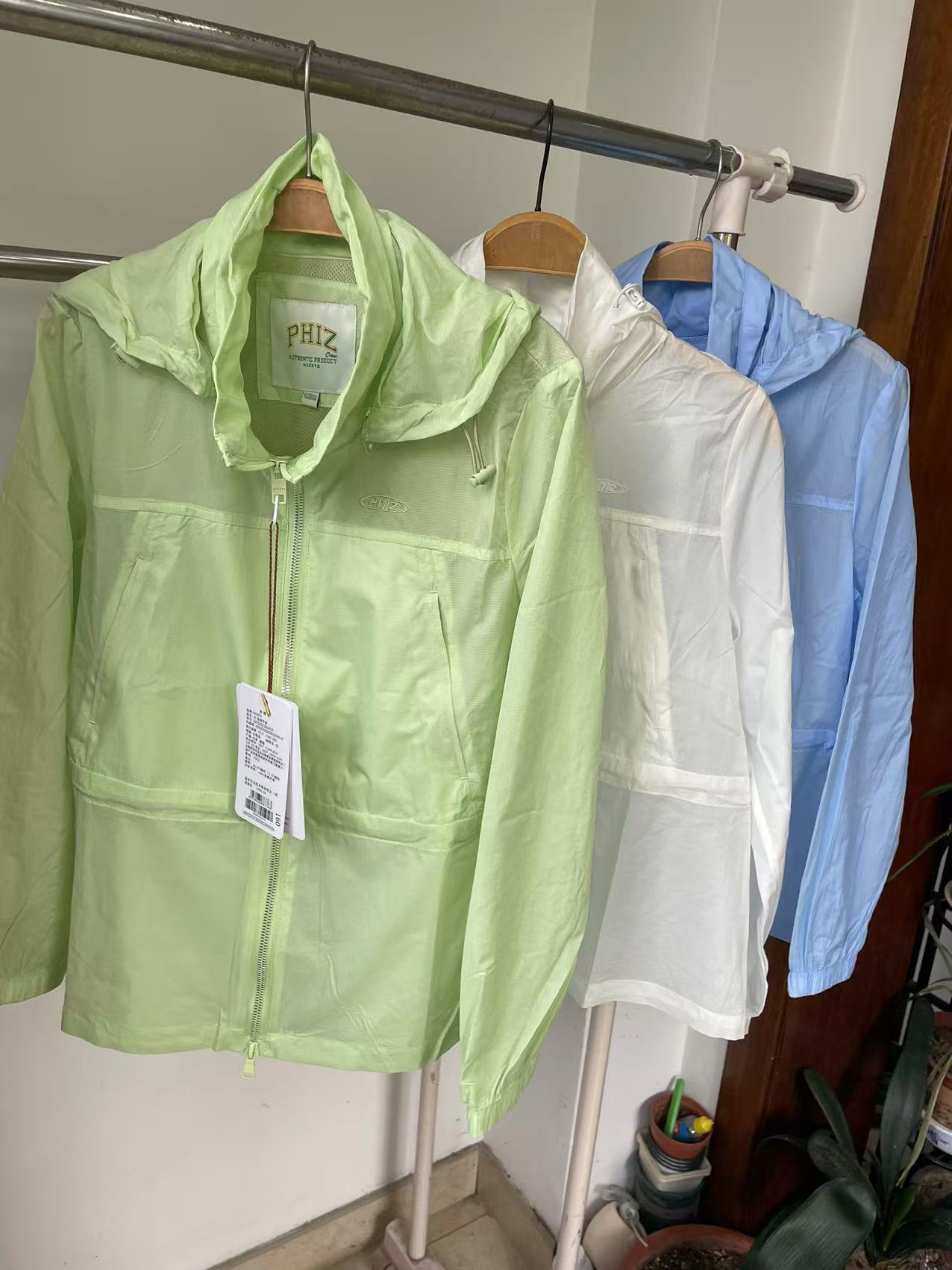 $230件。💙🤍💚【H azzys 哈吉斯連帽風褸外套】春季新款✨戶外必備款✨