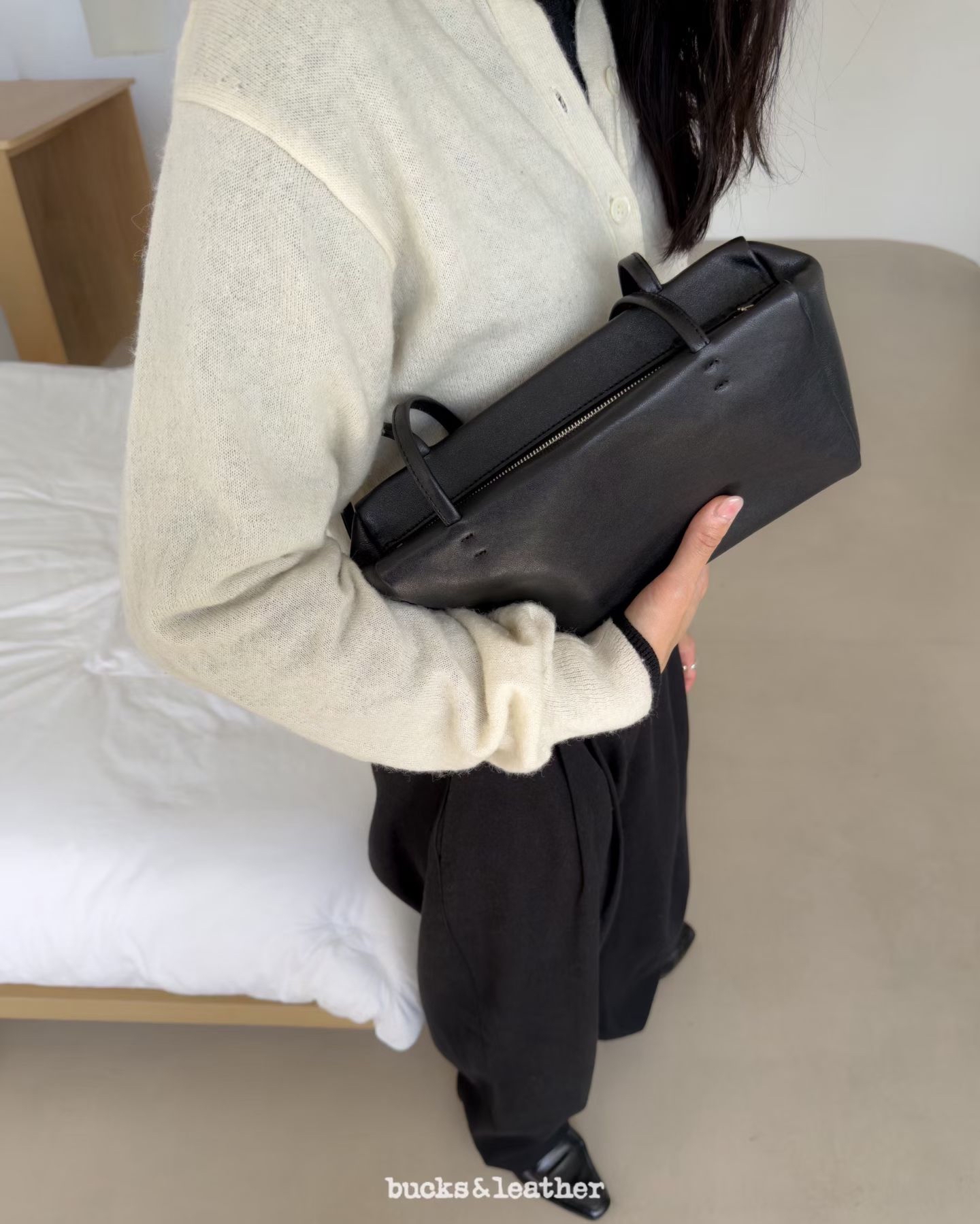 【26FW 】預訂_Slim Shoulder Bag By Bucks & leather