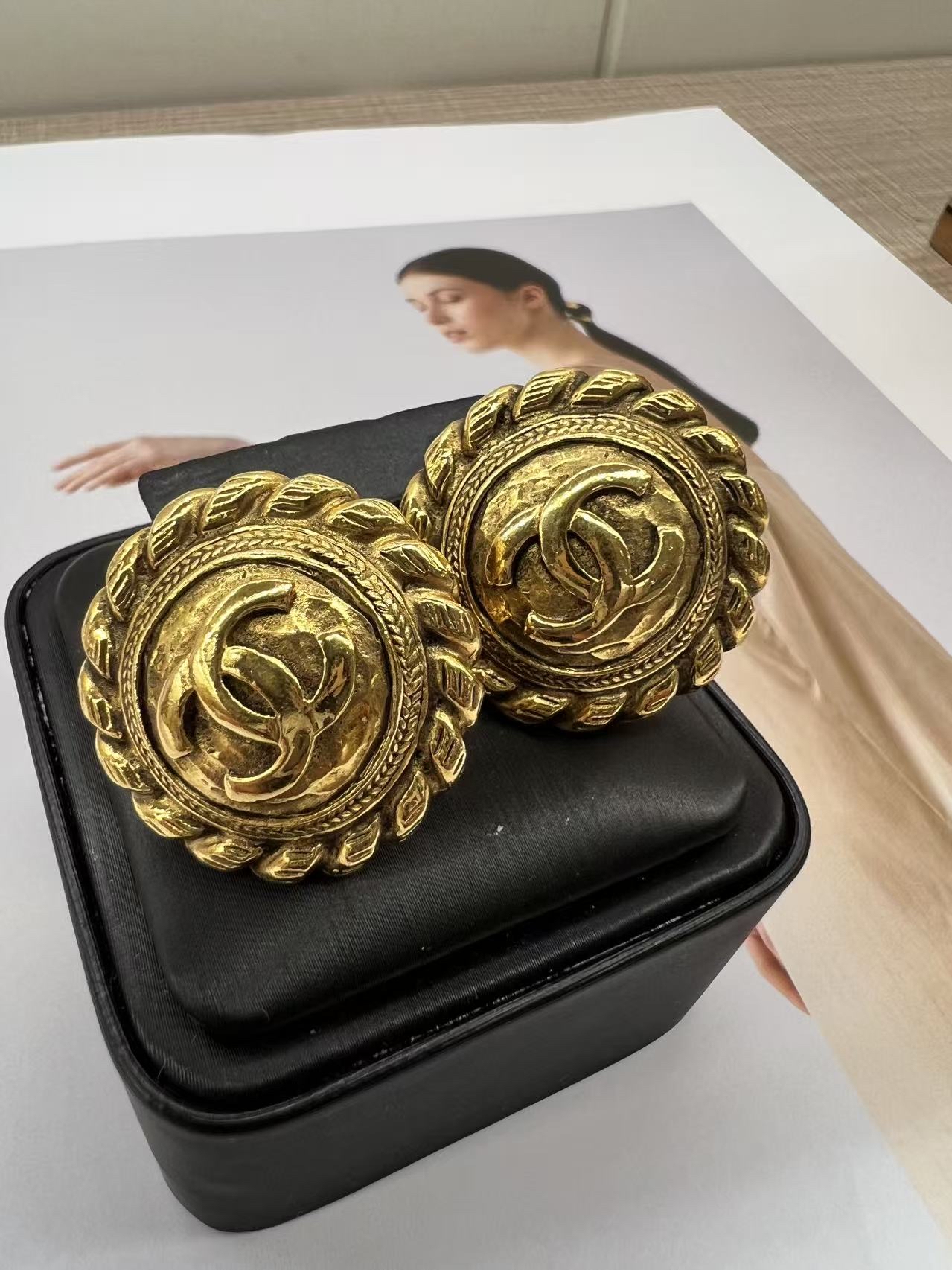 Chanel 金色麻花圓餅耳夾（經典絕版美品）