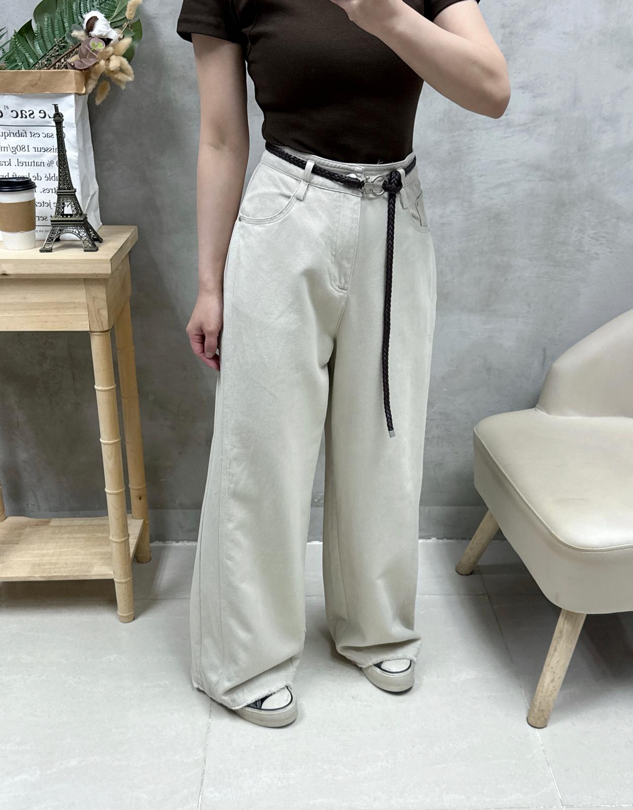 D22 後背設計凈色Tee