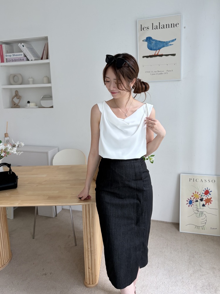 Front Slit Pencil Skirt (Black)