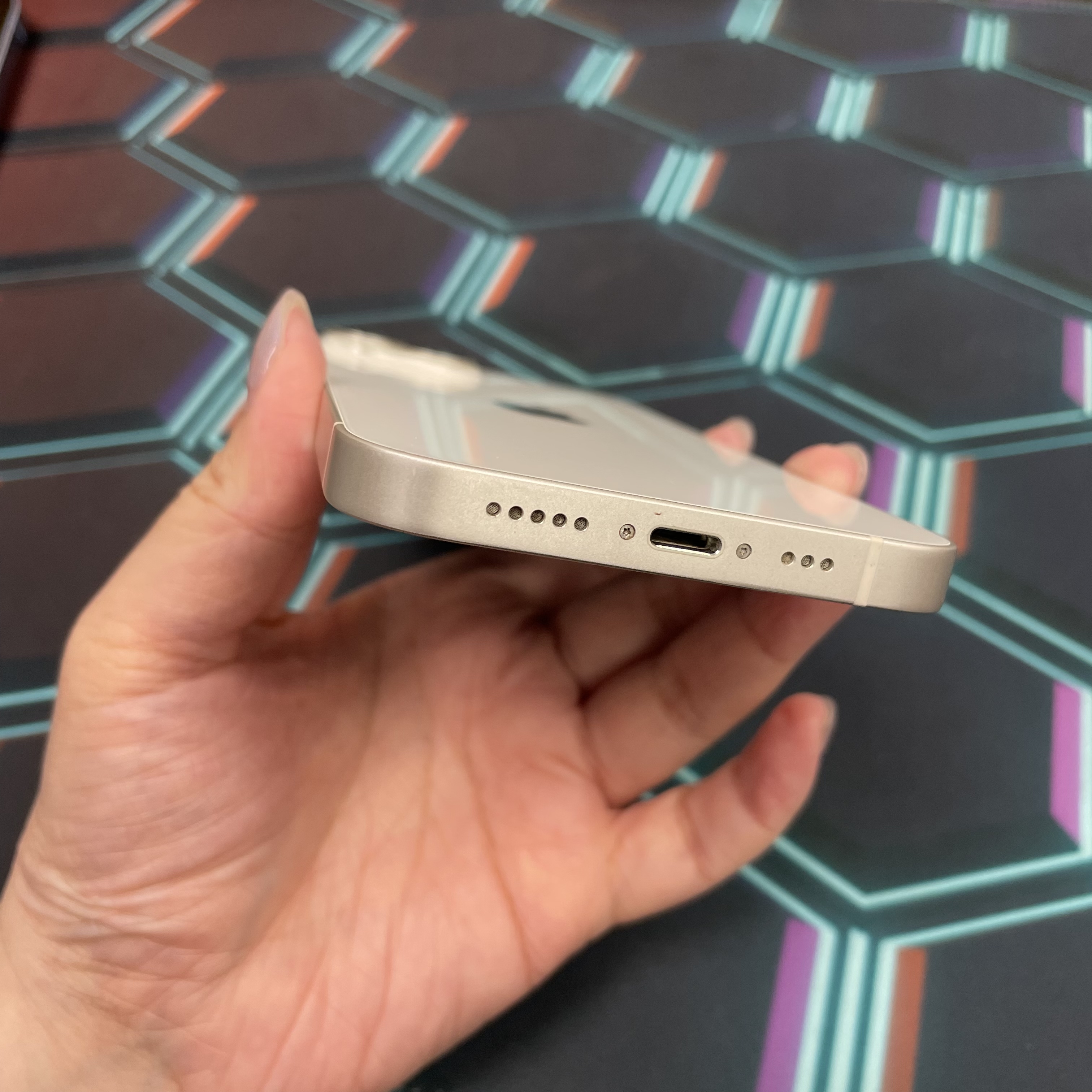 *6994 14 勁靚機 256GB 電77 白色 white
