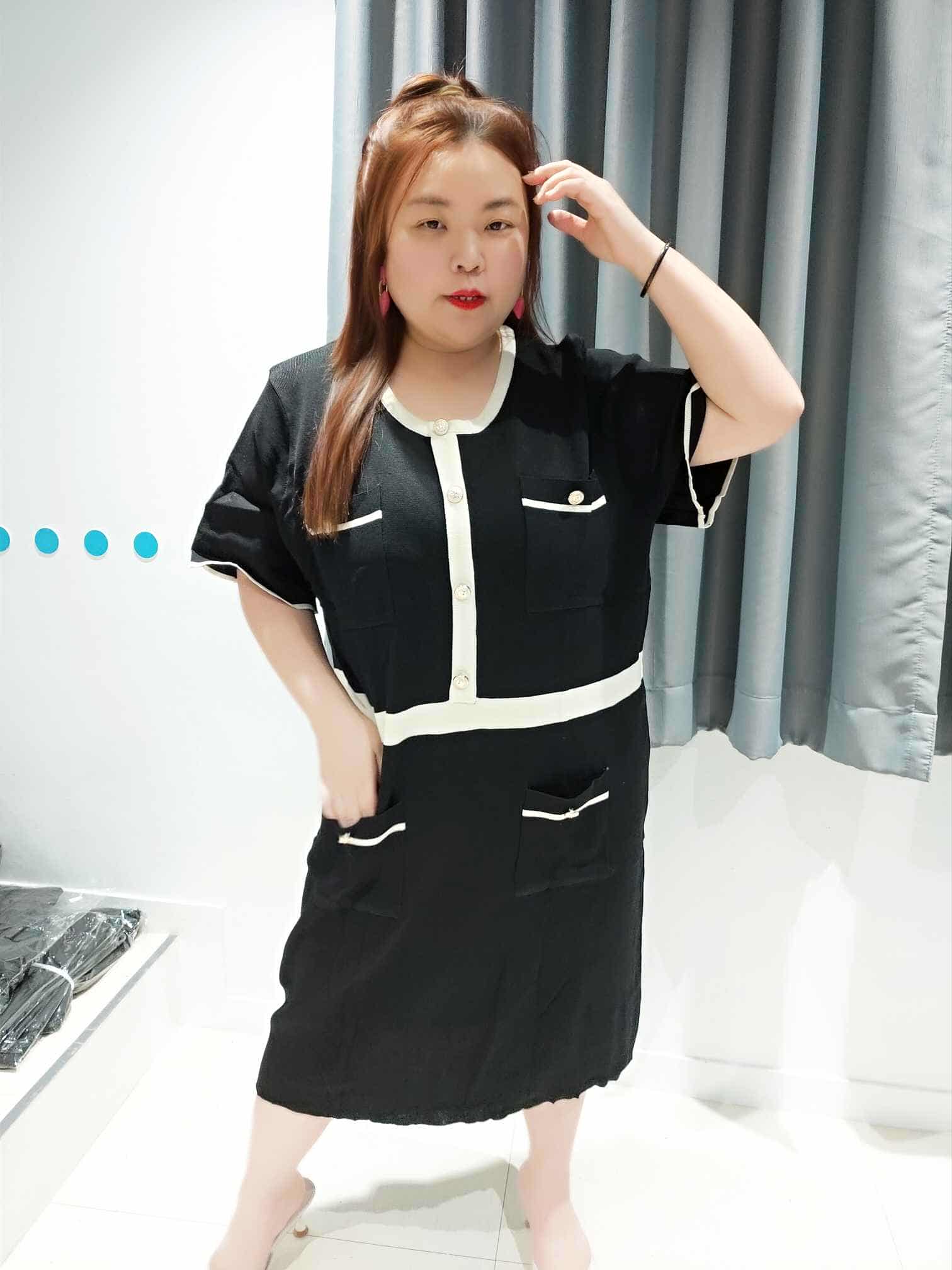 ENC15 DSE01 排钮设计针织连衣裙