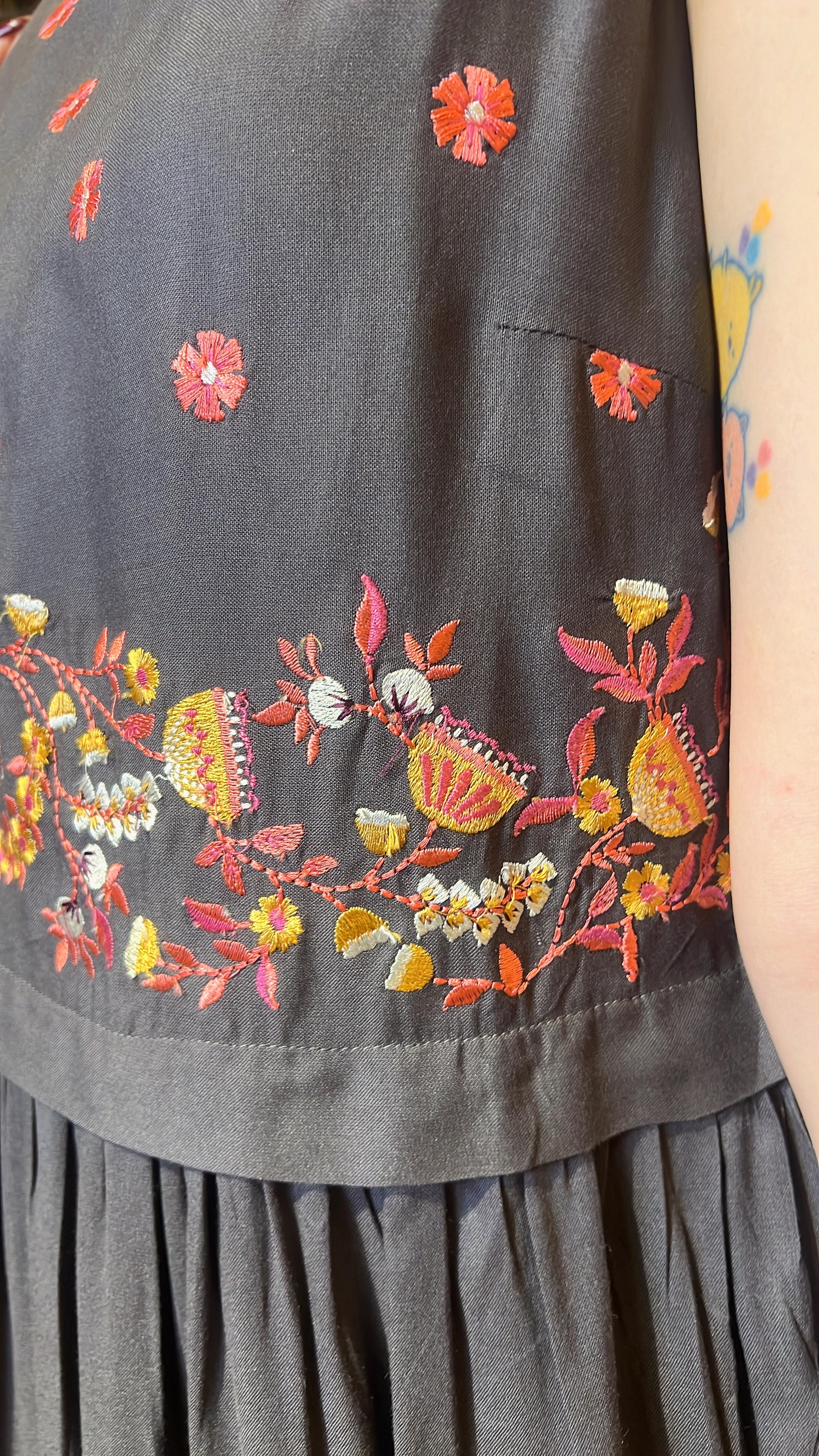 Ash Grey Simple Floral Emb. Sleeveless OP 44" #1022