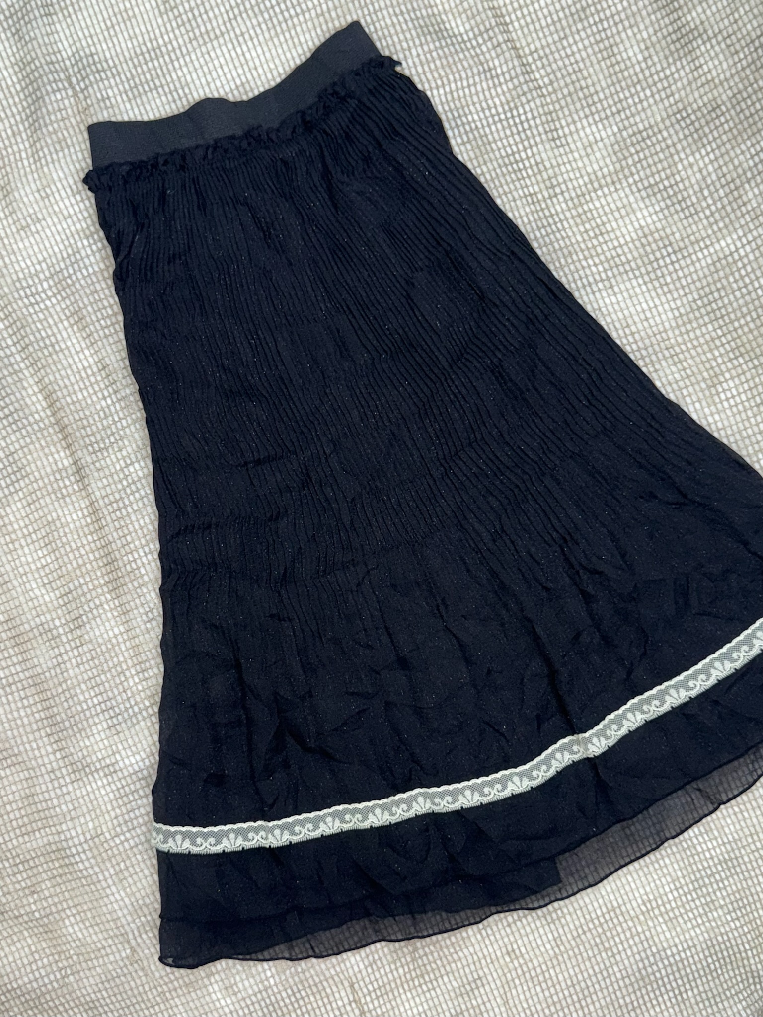 Y2K Black Glitter Pleated Skirt with Contrast White Lace Inlay
