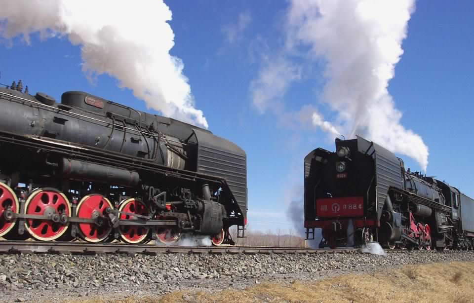  Chinese prototype dynamic smoking steam locomotive - QJ