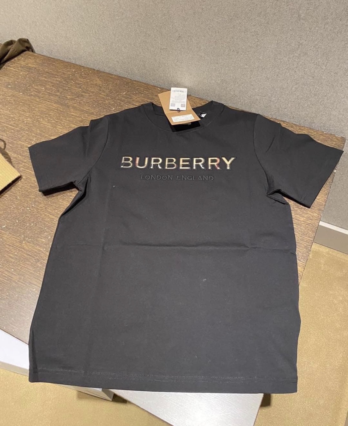 Burberry kids 白邊經典格仔Logo黑色Tee  