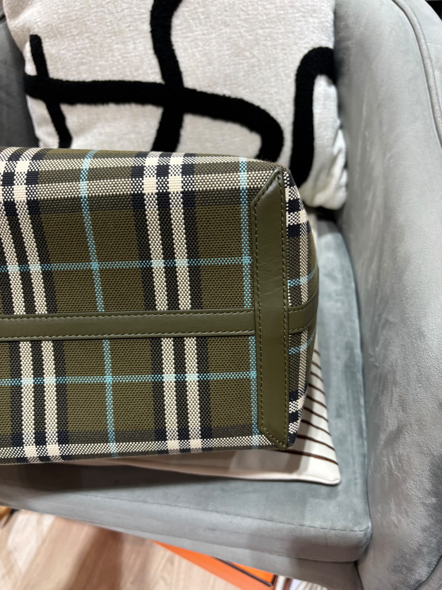 Burberry London Tote Bag Small 100%Authentic, 99%New ✅Dust bag