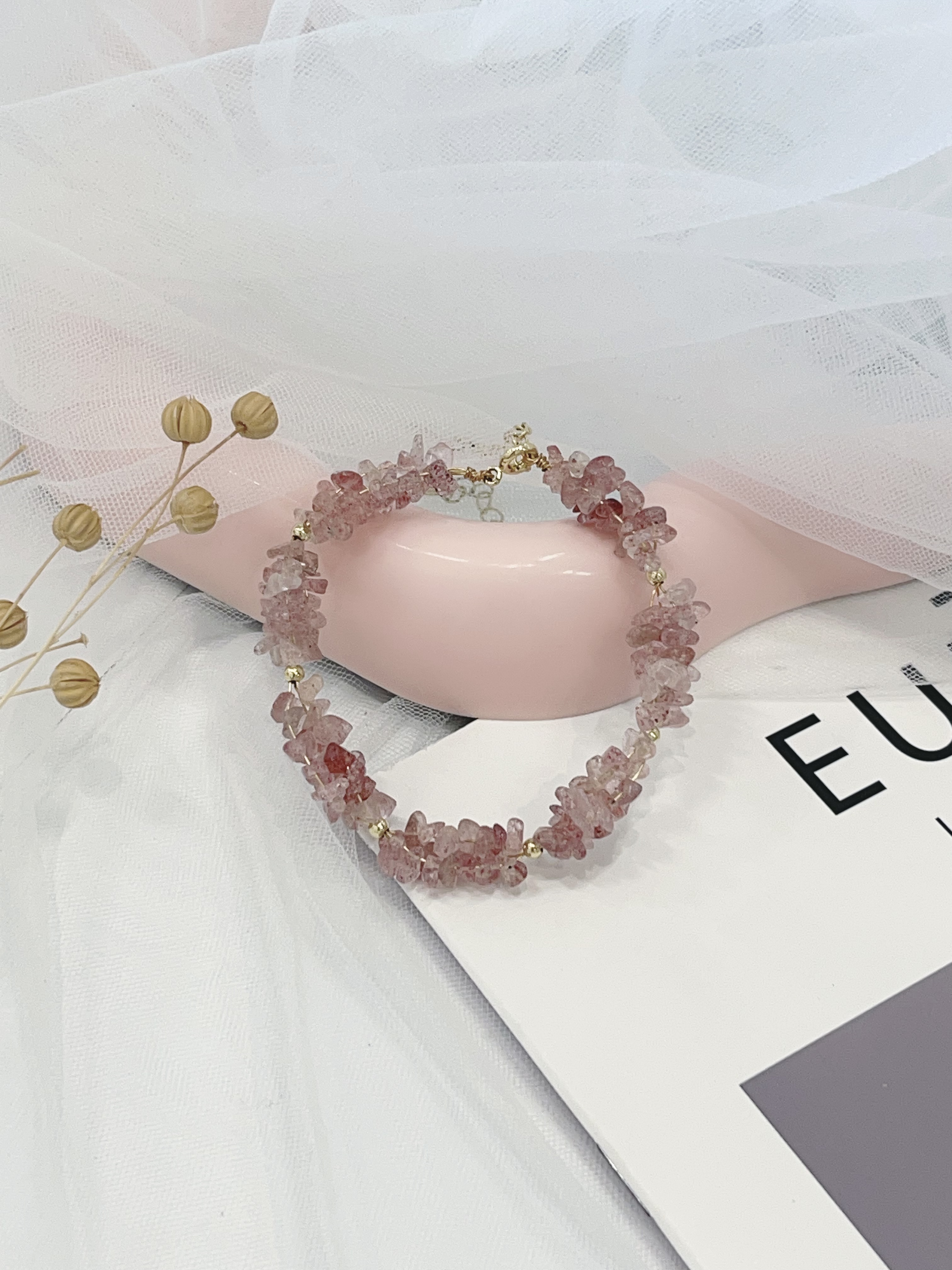 🍓 碎石草莓晶手串 Strawberry Quartz Chip Bracelet｜自然原石款