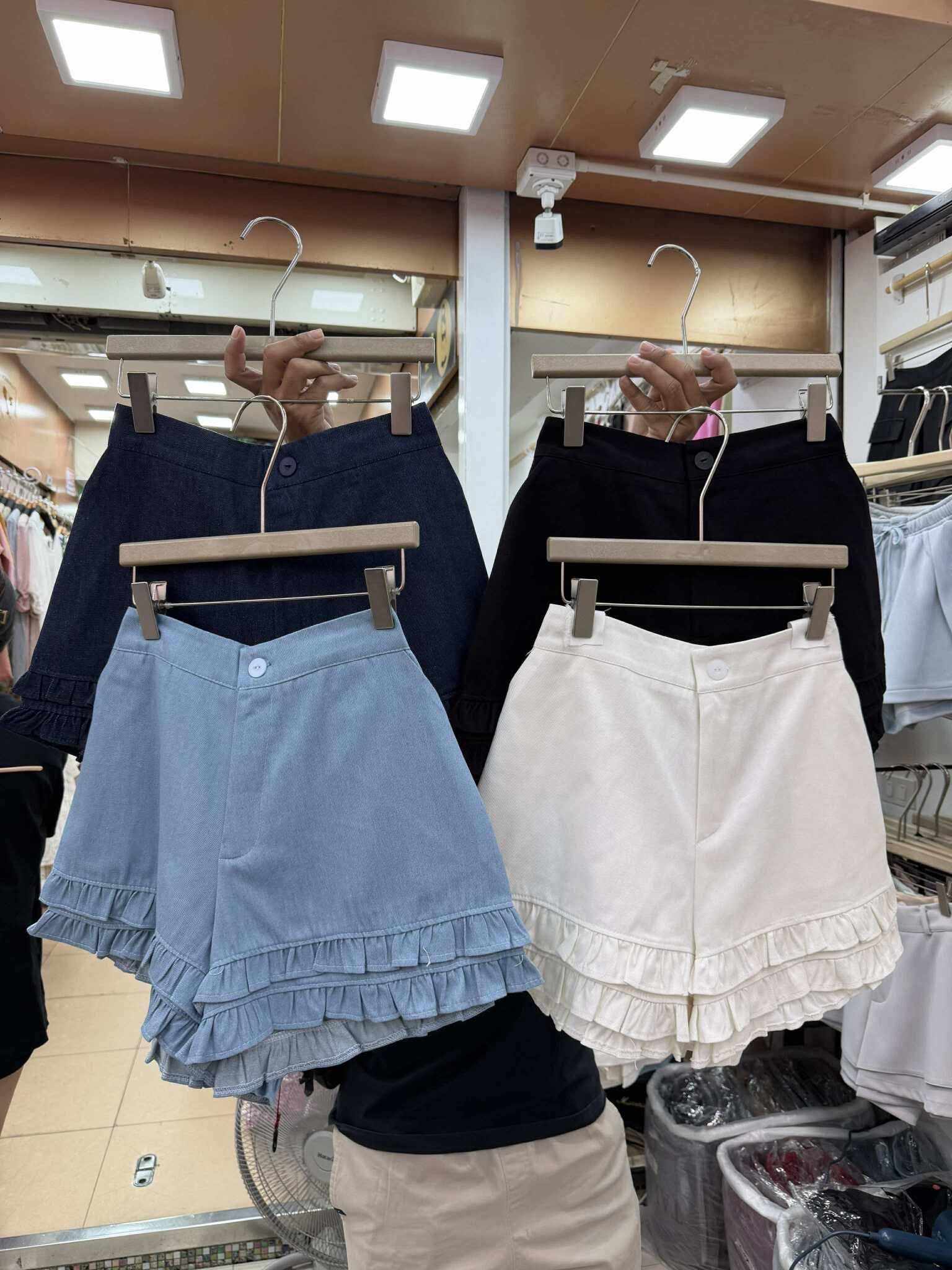 ENB10 B38J 皱褶裤脚设计牛仔短裤