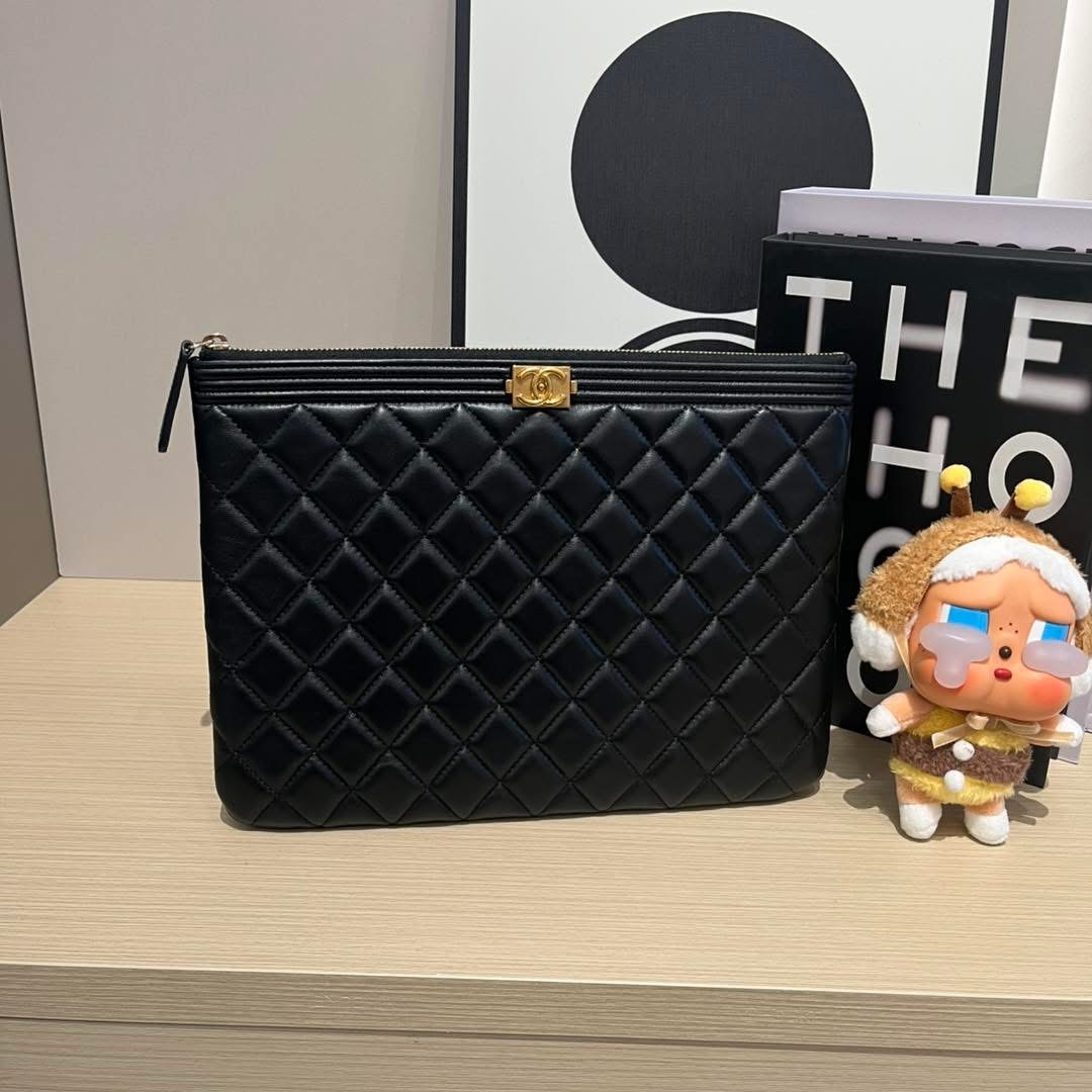 Chanel clutch bag 黑色羊皮 boy 金扣 100%Authentic,98%new ✅card✅防塵袋