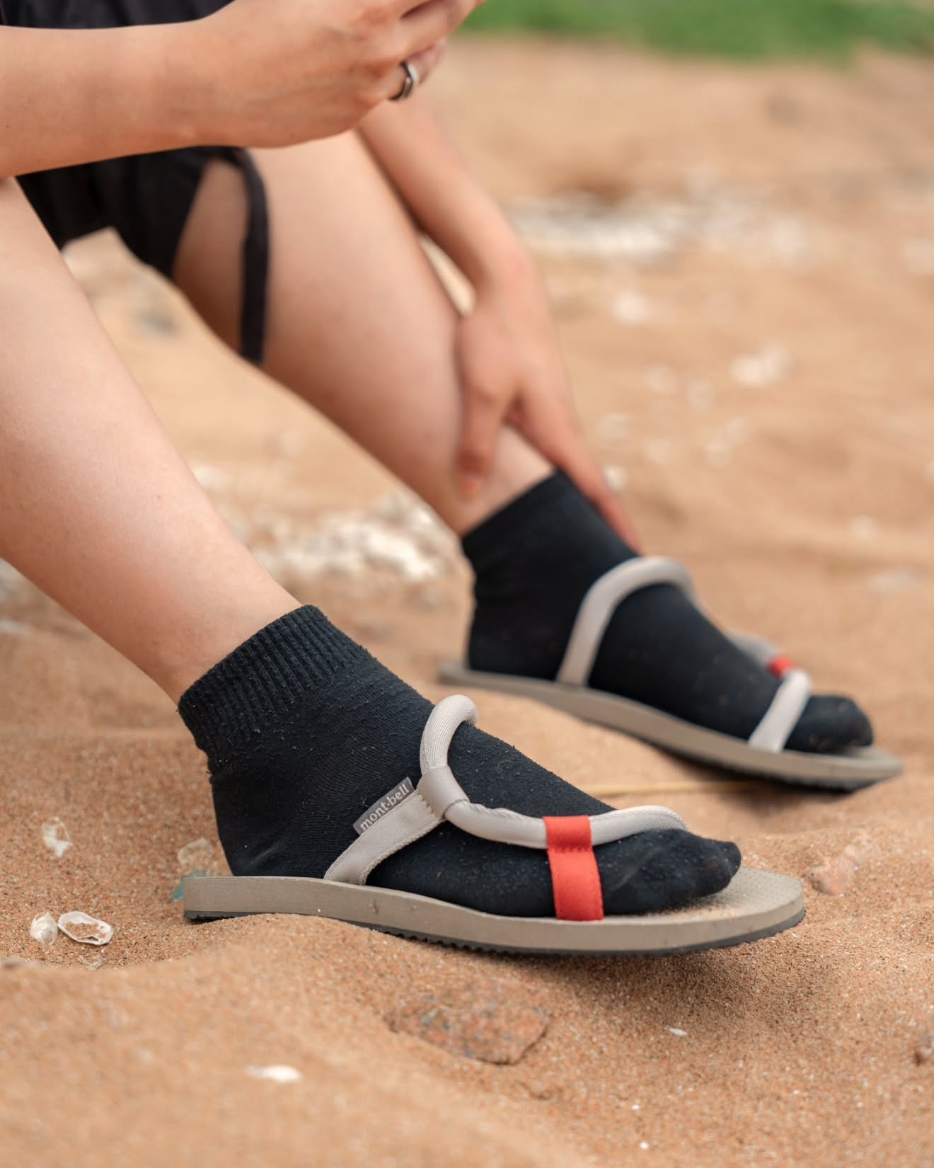 日本代購【 日本直送  montbell sock-on sandals unisex 超輕量 休閒 涼鞋 | 拖鞋 | 男女合用 】 