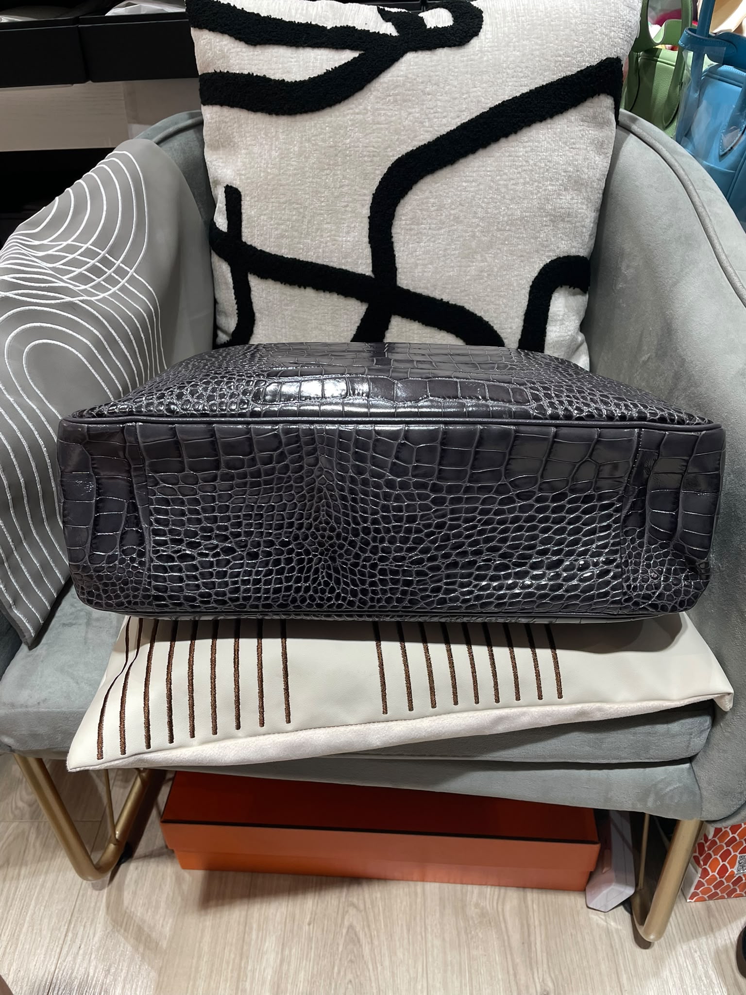 Longchamp 灰色鱷魚壓紋 Tote bag 100%Authentic, 98%New
