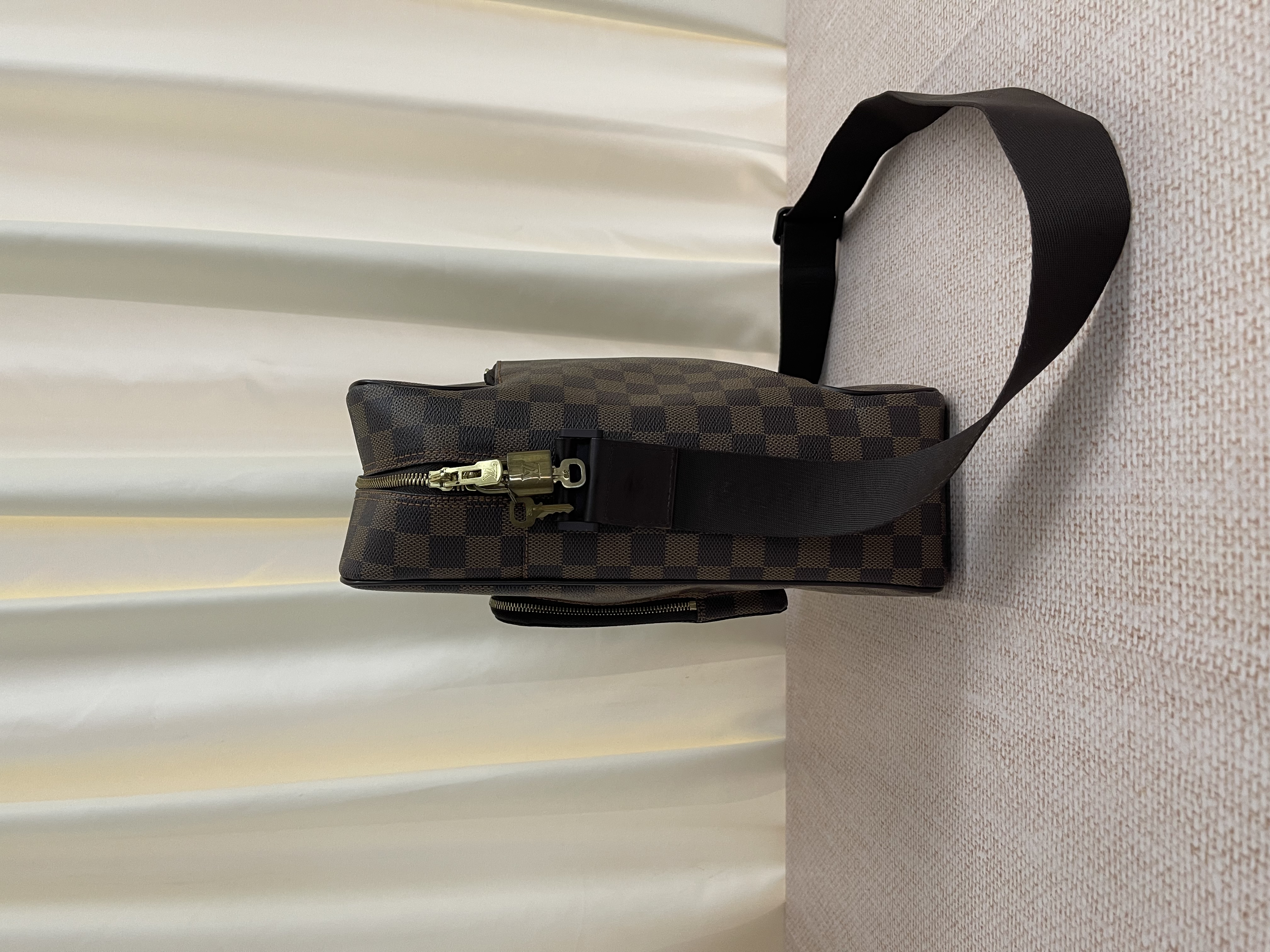 Pre-owned Louis Vuitton Damier Ebene Olav MM/ Product Code: 26042408