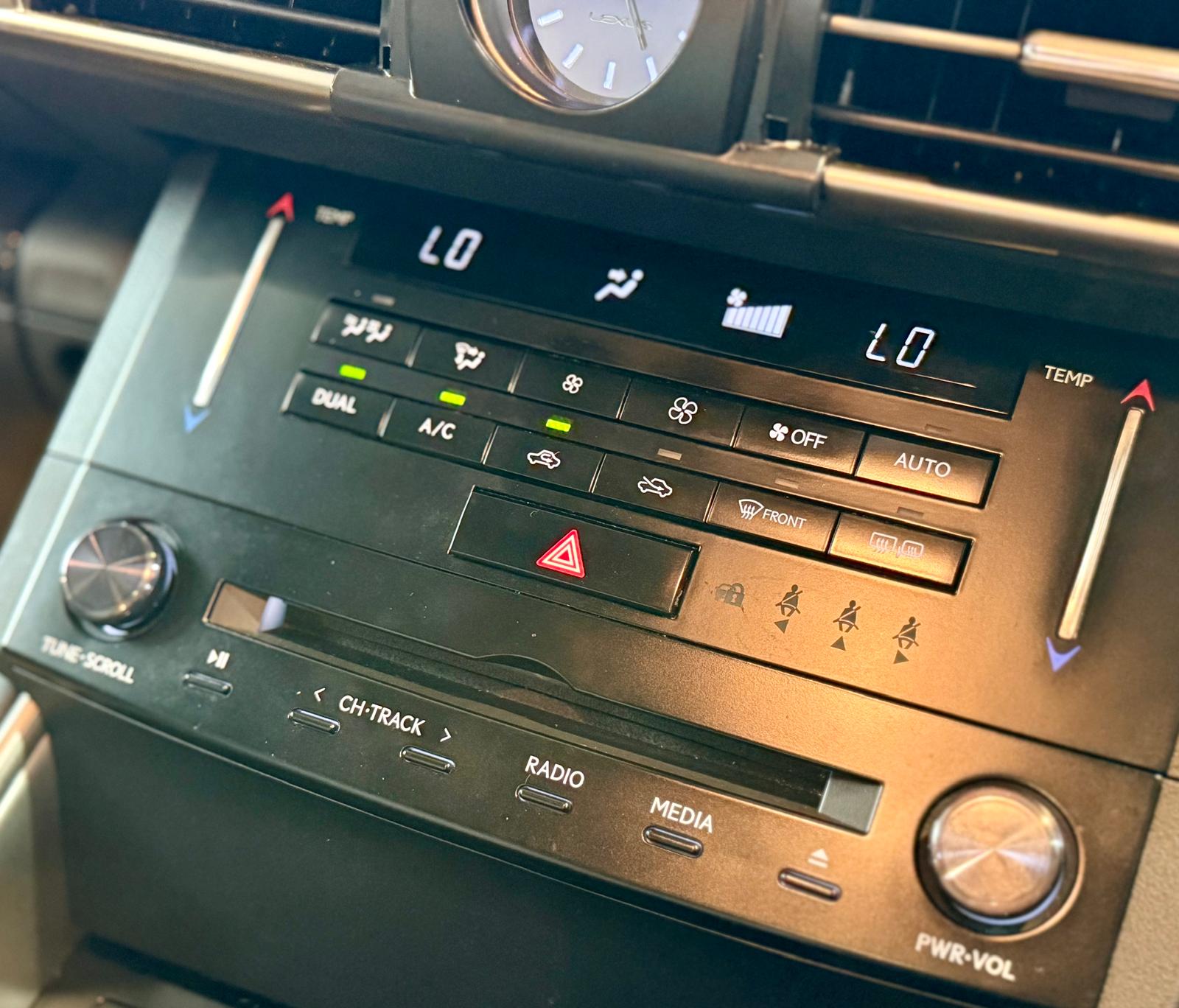 Lexus IS300H Hybrid 2013