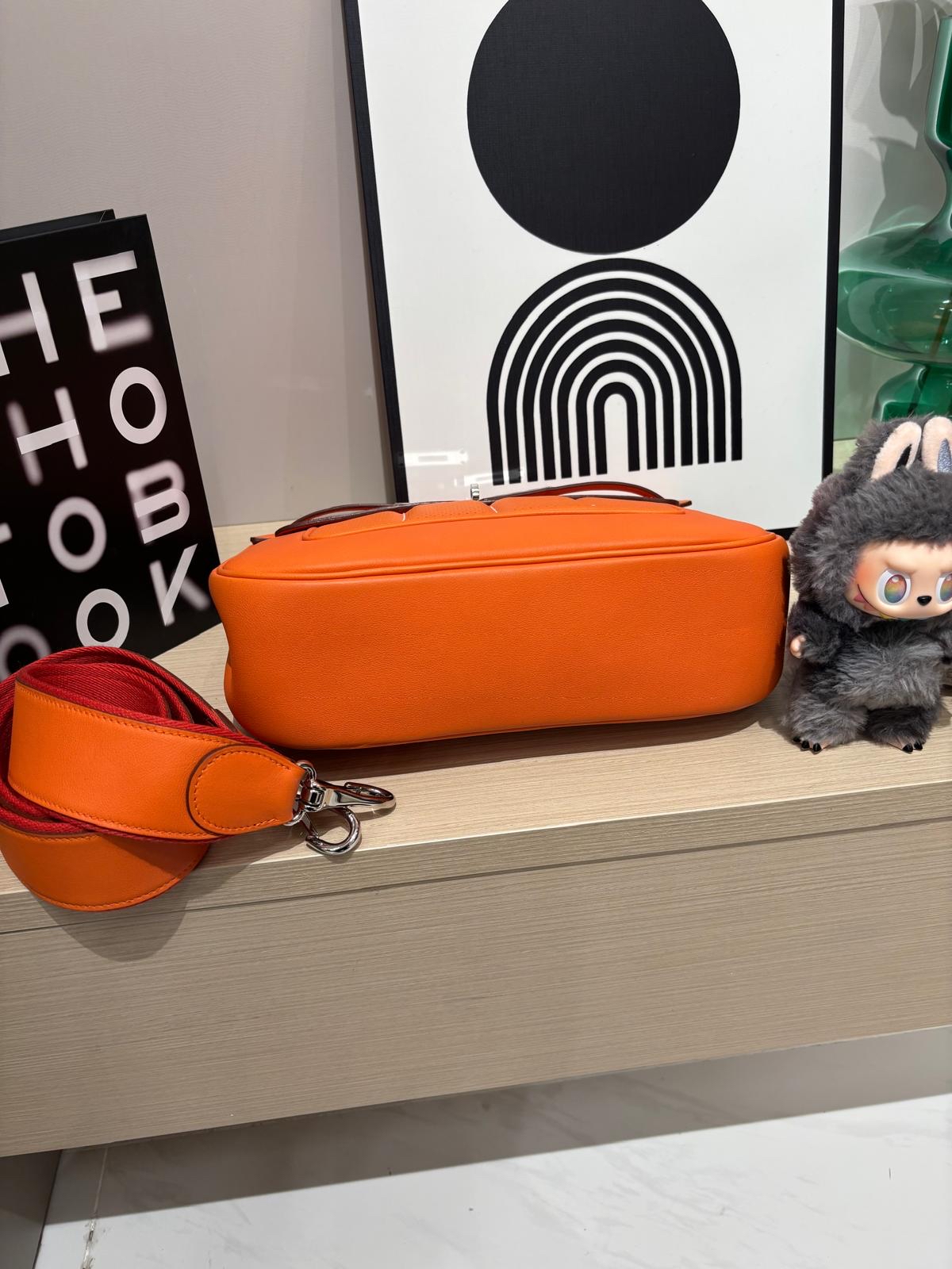 Hermes berline 28,calfskin 100%Authentic ,98%new ✅dust bag✅strap  