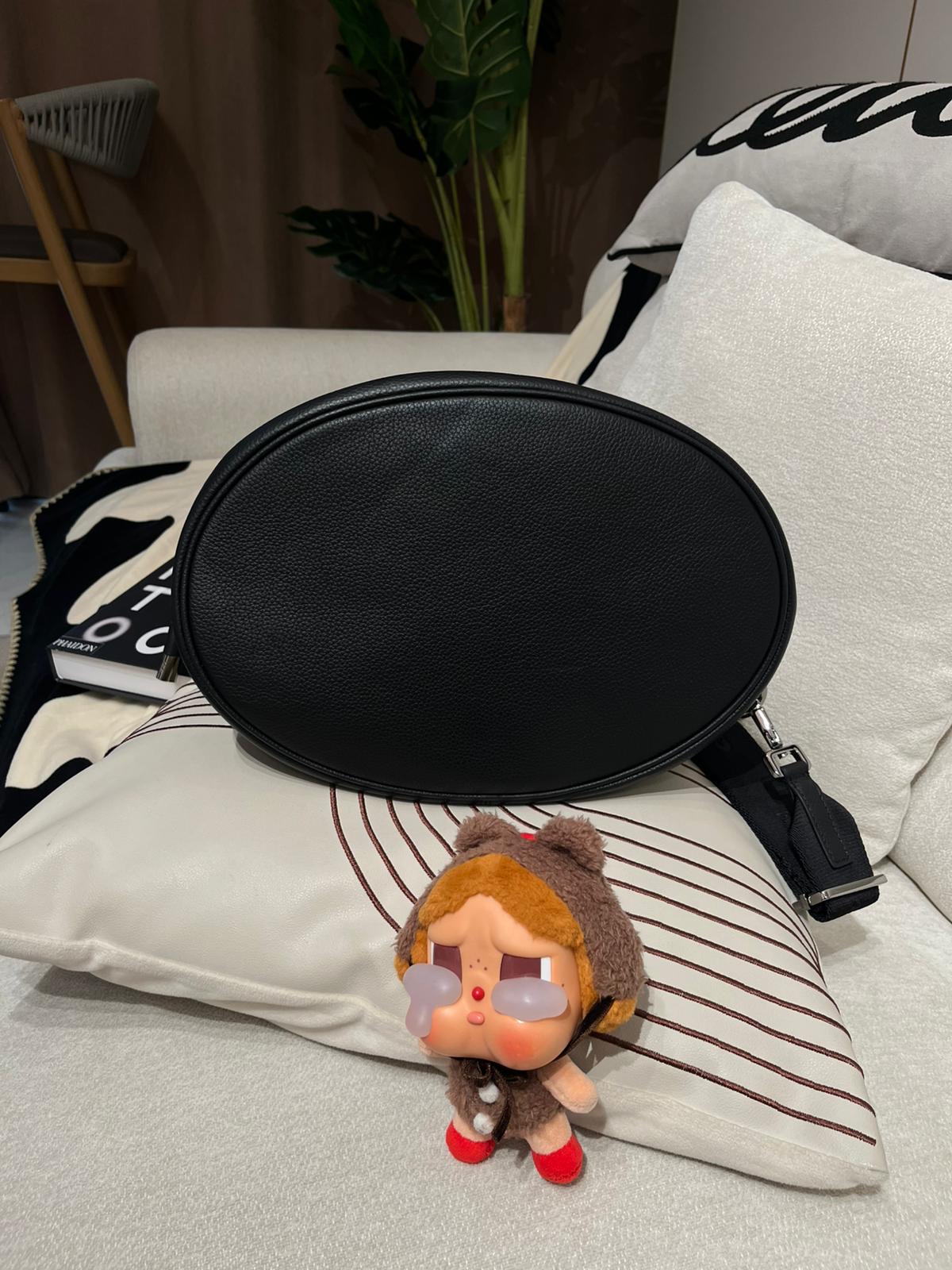 Dior SLING BUCKET BACKPACK OBLIQUE 100%Authentic,98%new✅dust bag  