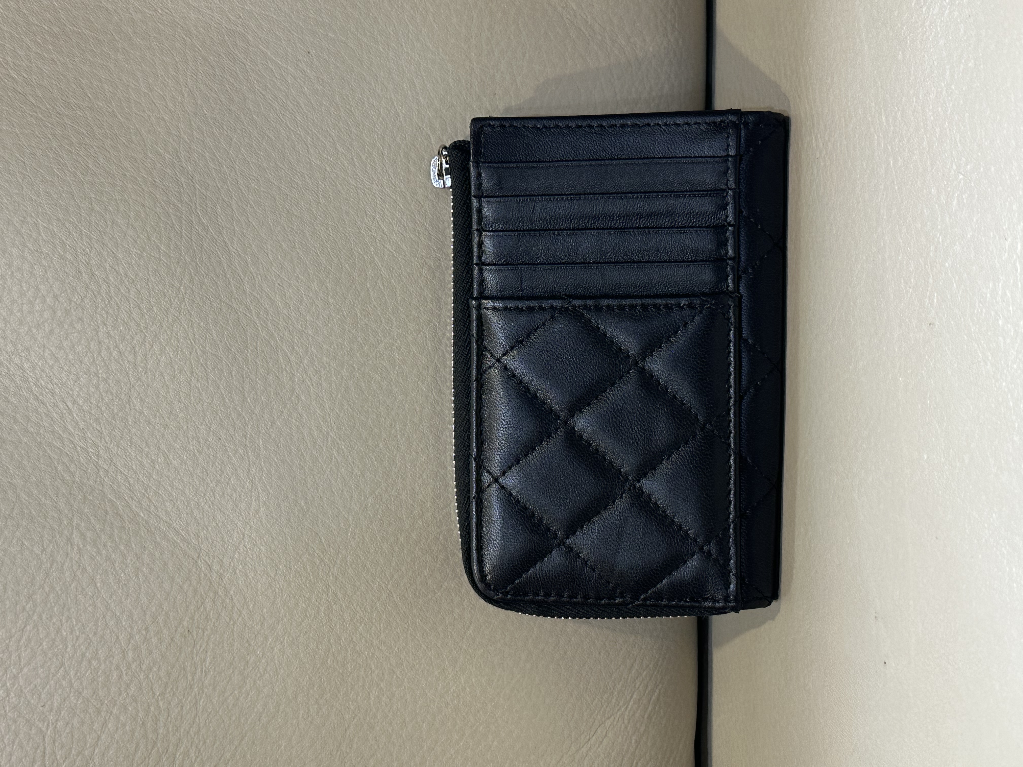 Pre-owned Chanel Star CC Quilted L-Zip Card Holder / Product Code: 26040505