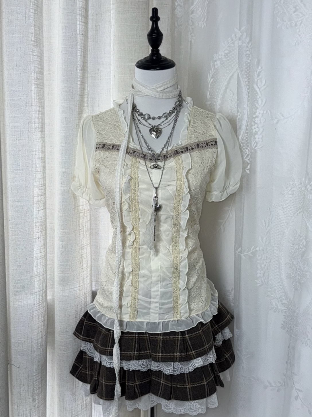 Axes Femme Creamy Cake Lace Top
