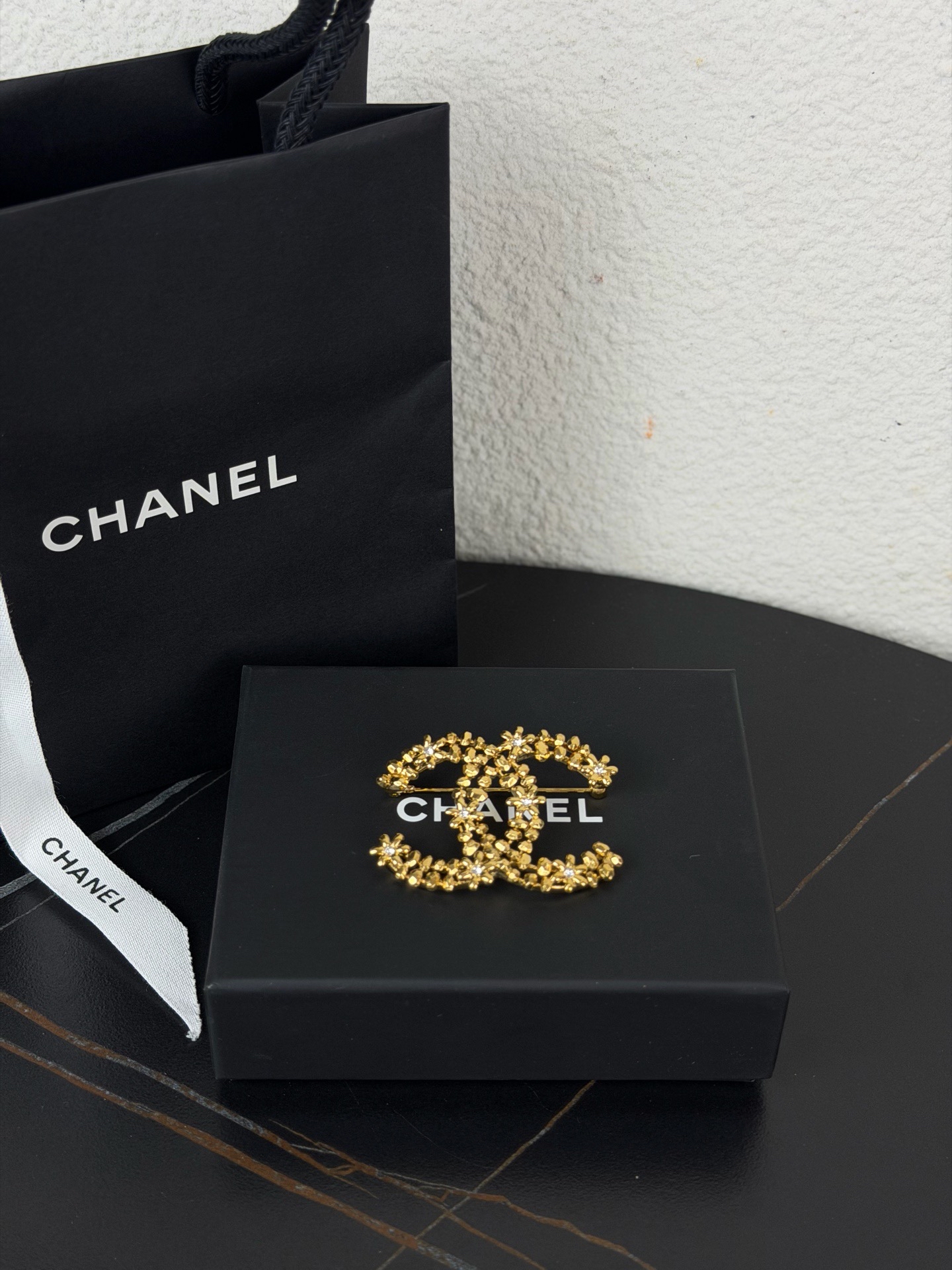 【預訂貨品】Chanel雙C小花帶鑽胸針 