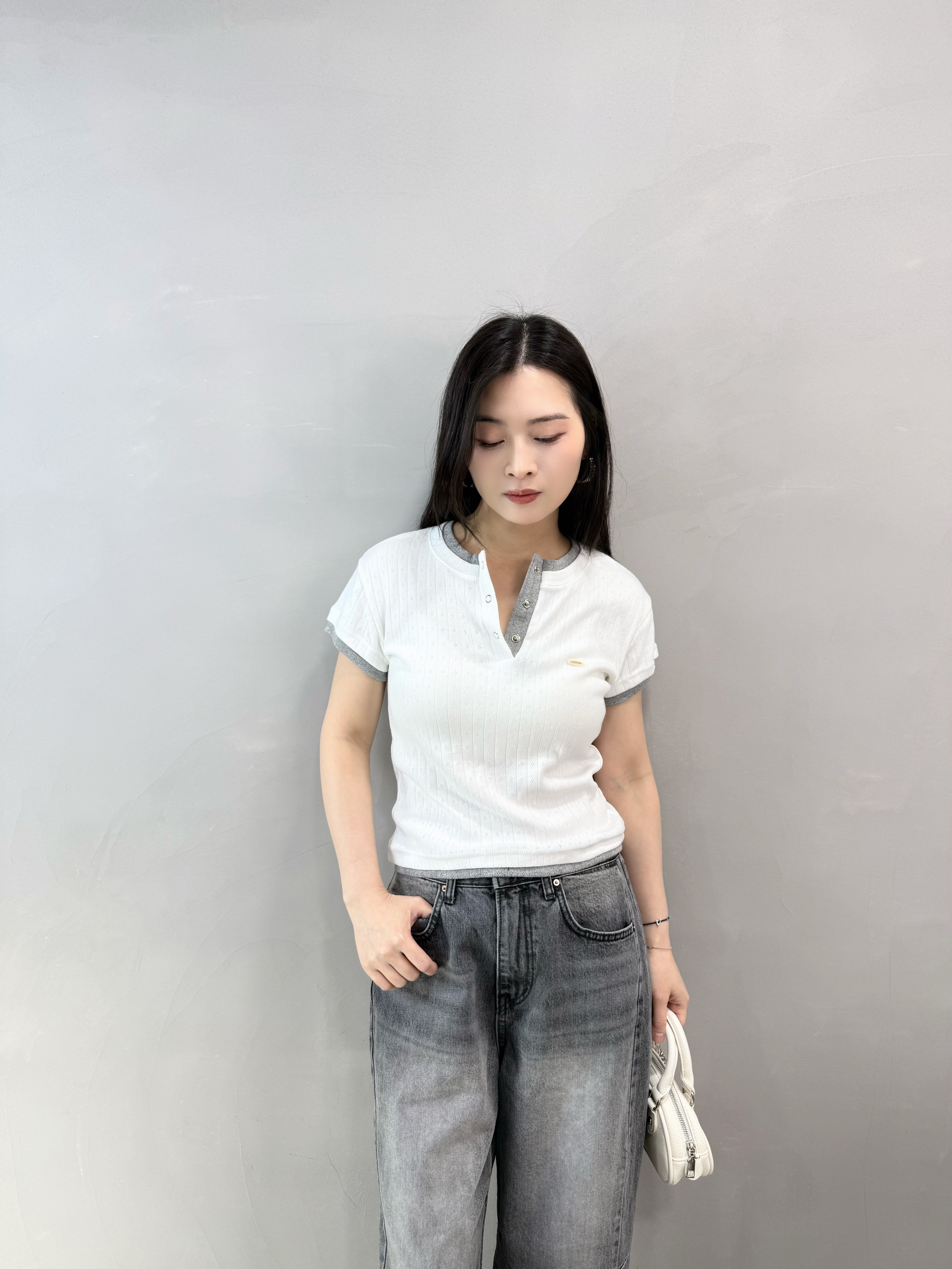 K86 車章拼色邊通花Tee