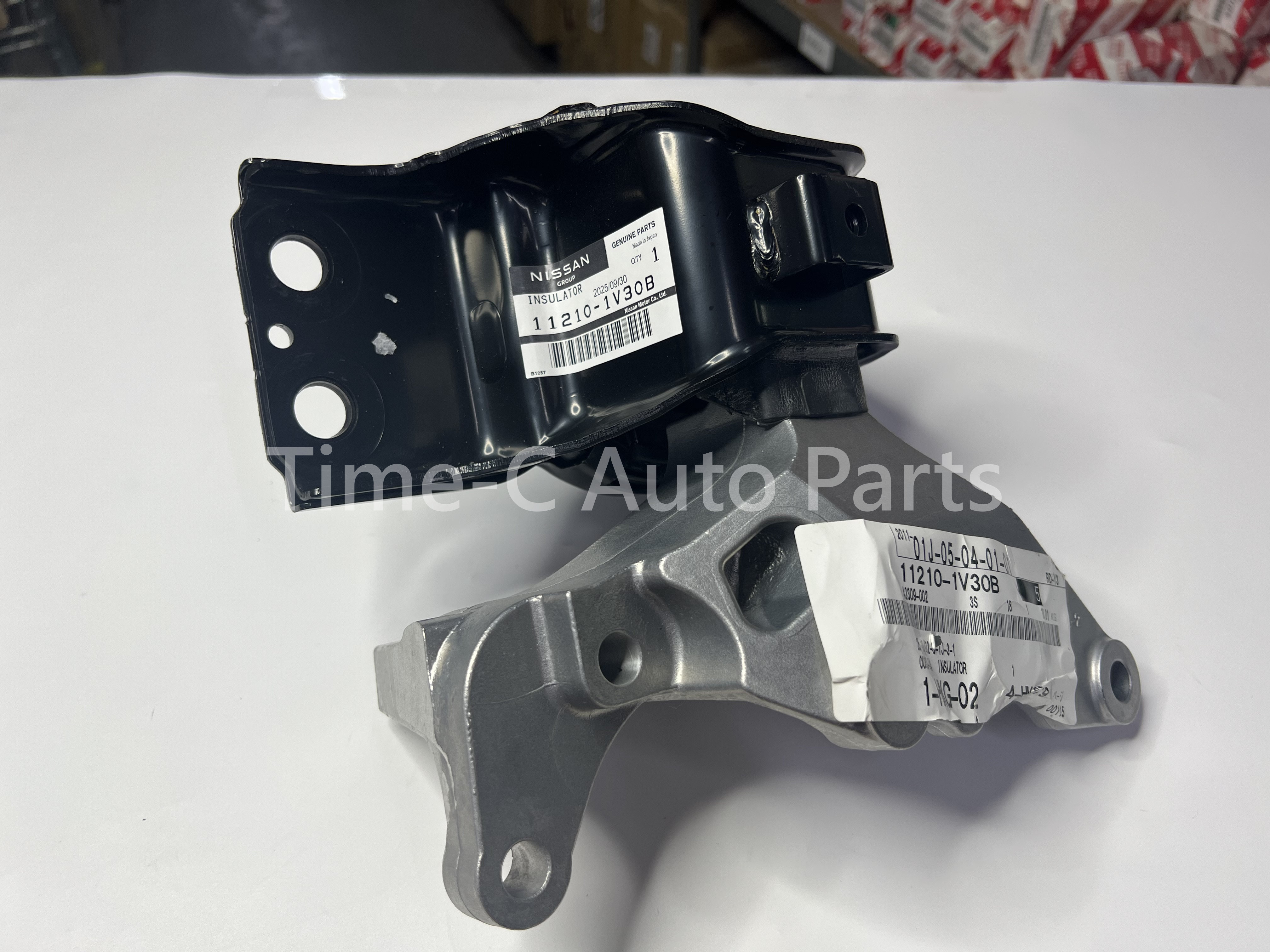 右機器膠 11210-1V30B - Nissan Serena