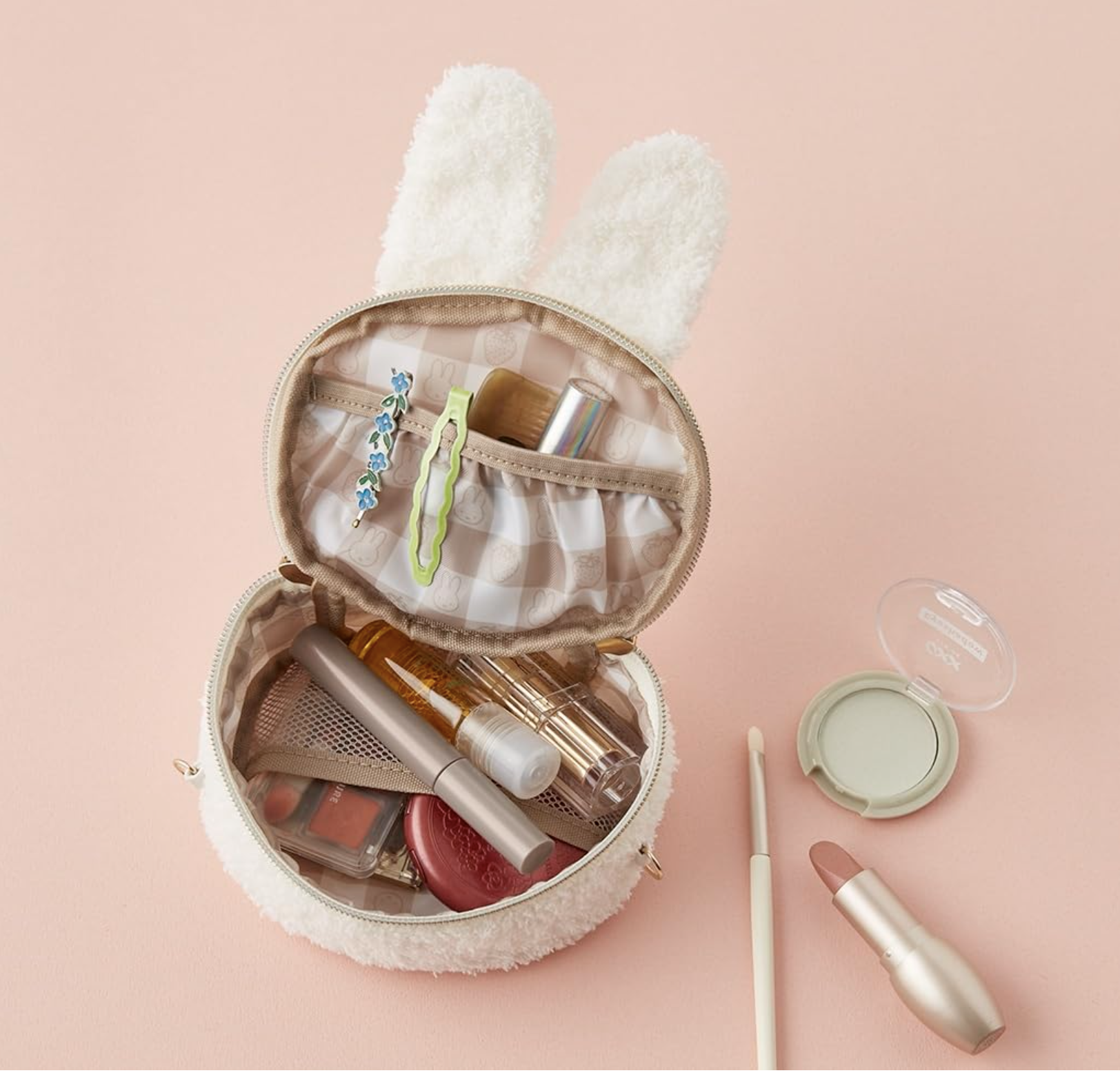 🐰Pre Order  - 雜誌附錄 miffy 草莓吊墜兩用手提袋及單肩袋 " 不連雜誌 "  ( 📦 大約3月中～底到貨, 若遇到缺貨或其它因素貨期會延遲 ）