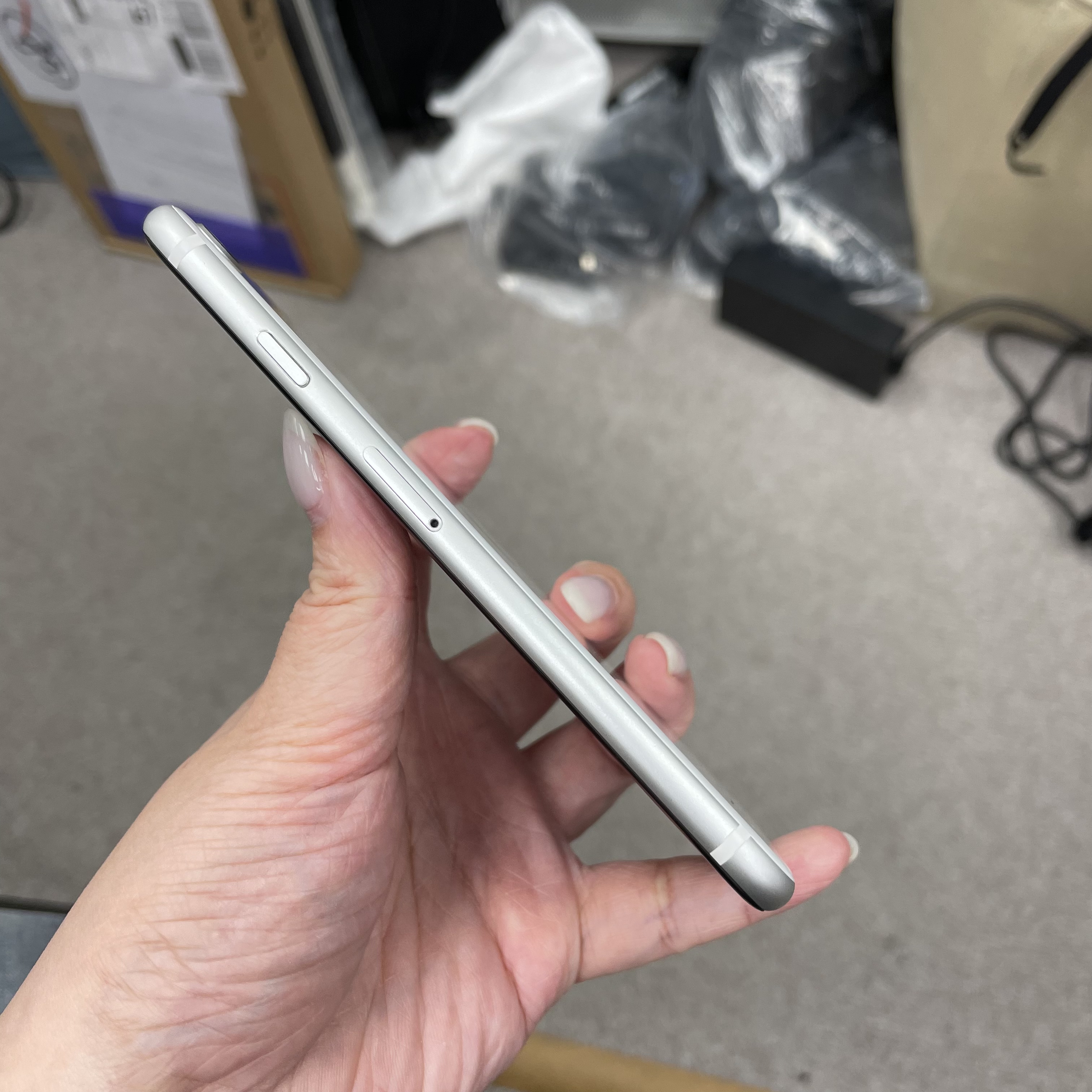 *6637 SE2 完美機 64GB 電77 白色 white