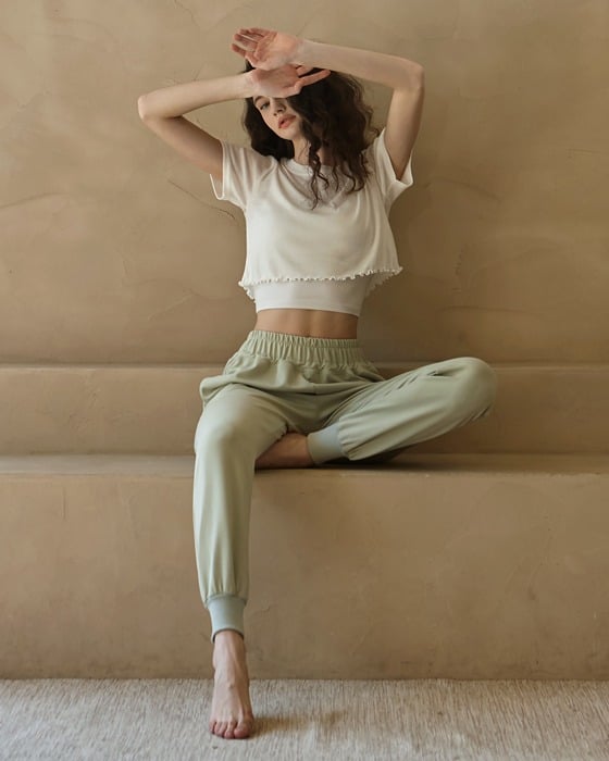 預購_DEVI-T0018  New Wave Holic Crop by Devi wear