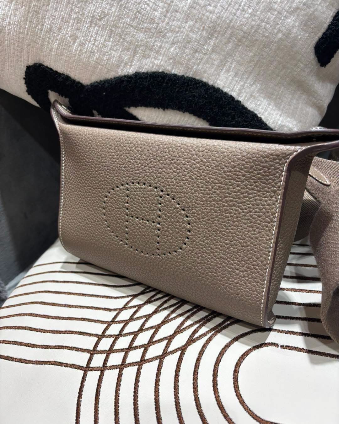 HERMES videpoches STAMP B ETOUPE  100%Authentic ,92%new ✅dust bag