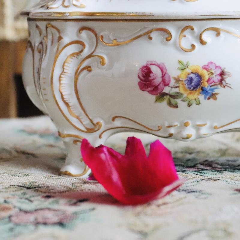 RARE! 1934-1949 Made in Germany JLMenau Graf Von Hennebert Porcelain Large Footed Trinket Box/Treasure Box(MT1705)