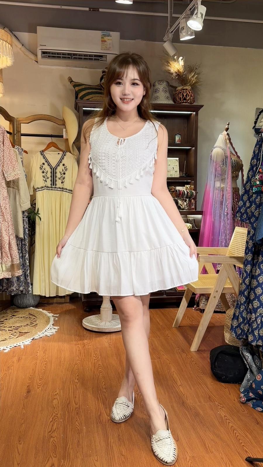 2961 Powder White Hearted Shape Emb Chest OP 35"