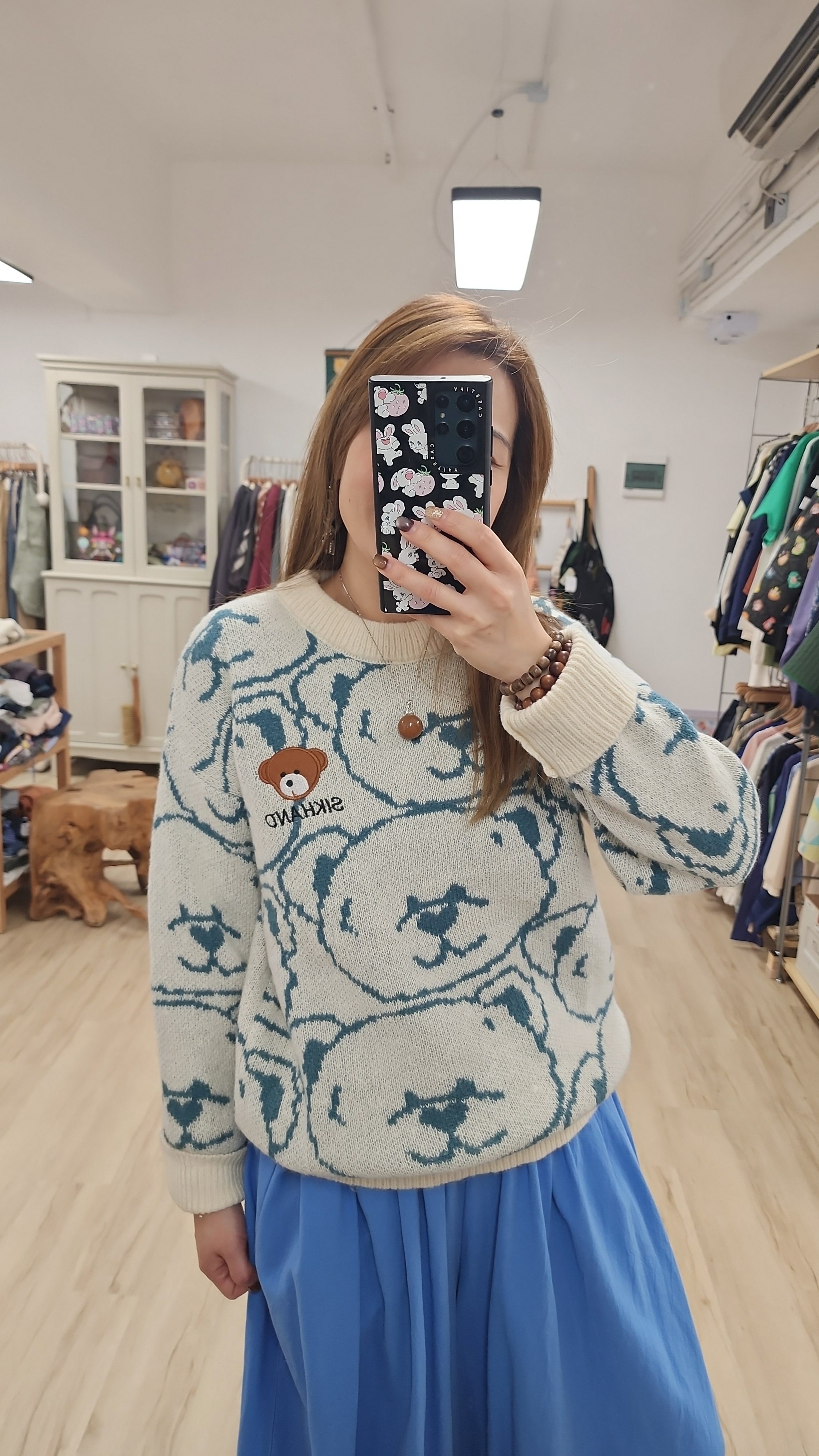 日牌米白藍熊仔頭針織衫