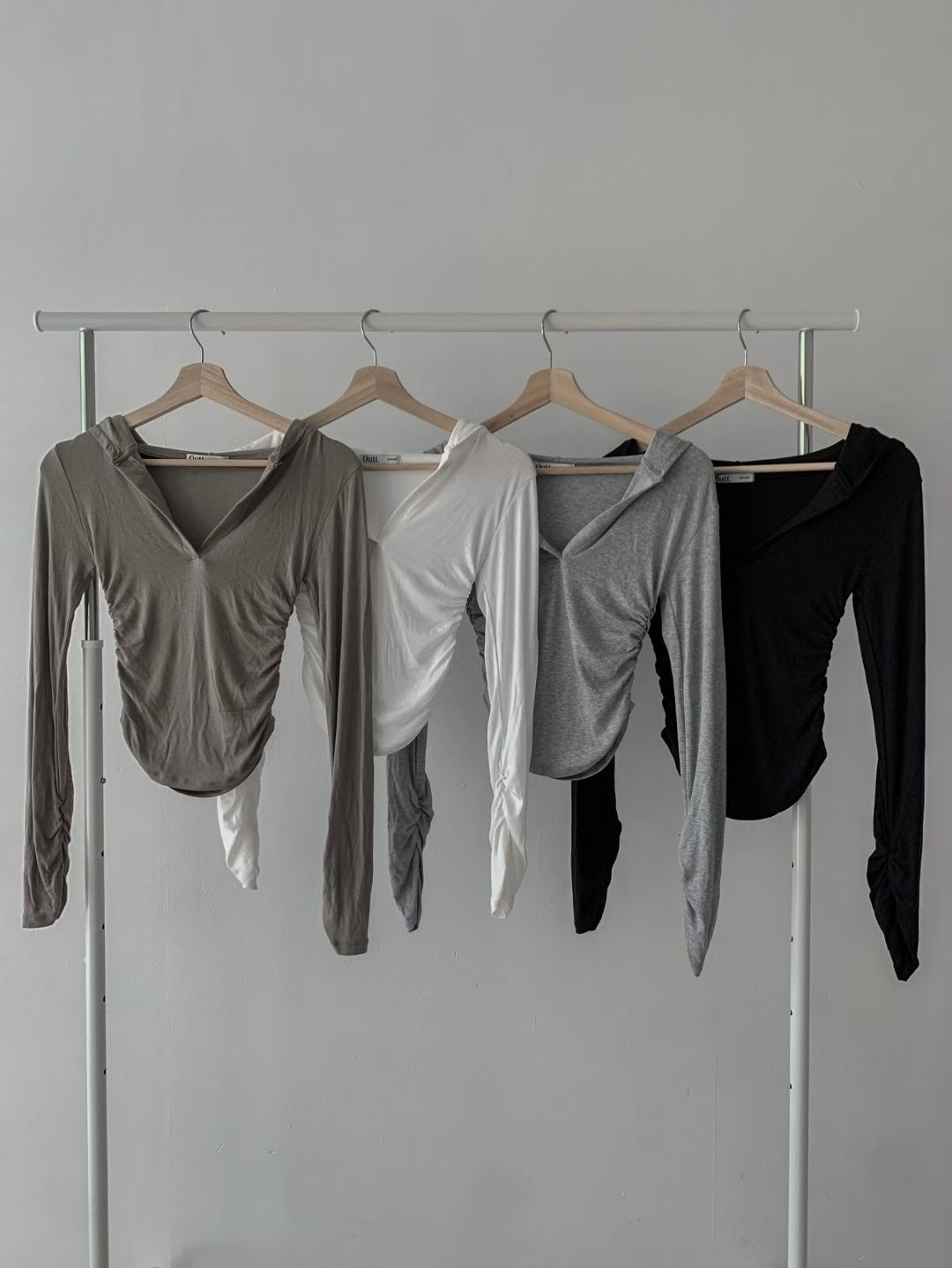 超級舒服！韓國薄薄軟熟質地連帽Top