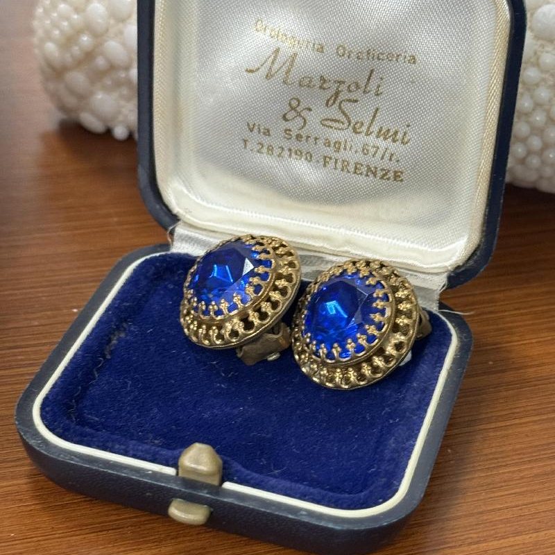 Vintage Czechoslovakian C.a. 1960s Blue Glass Buton Clip Earrings (B084)