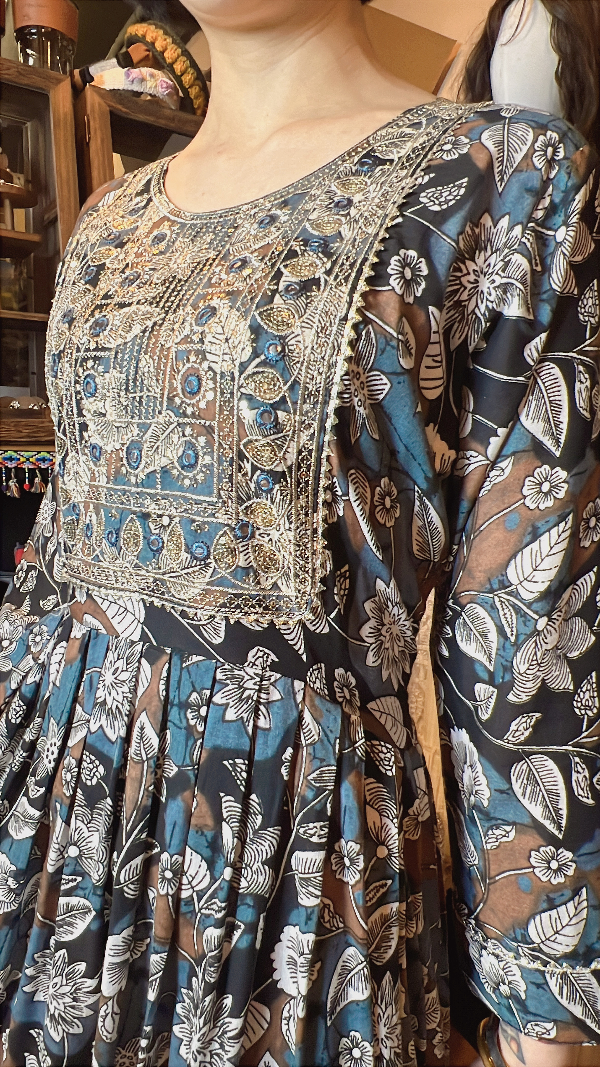 Black Floral X Leaf with SIlver Emb. OP 48" #1053