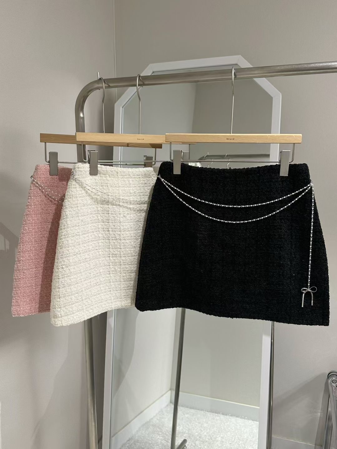 【 Goodbye Winter🎀韓系精緻女孩！Tweed編織連鏈微包臀裙🤍 】Tweed with Ribbon Skirt