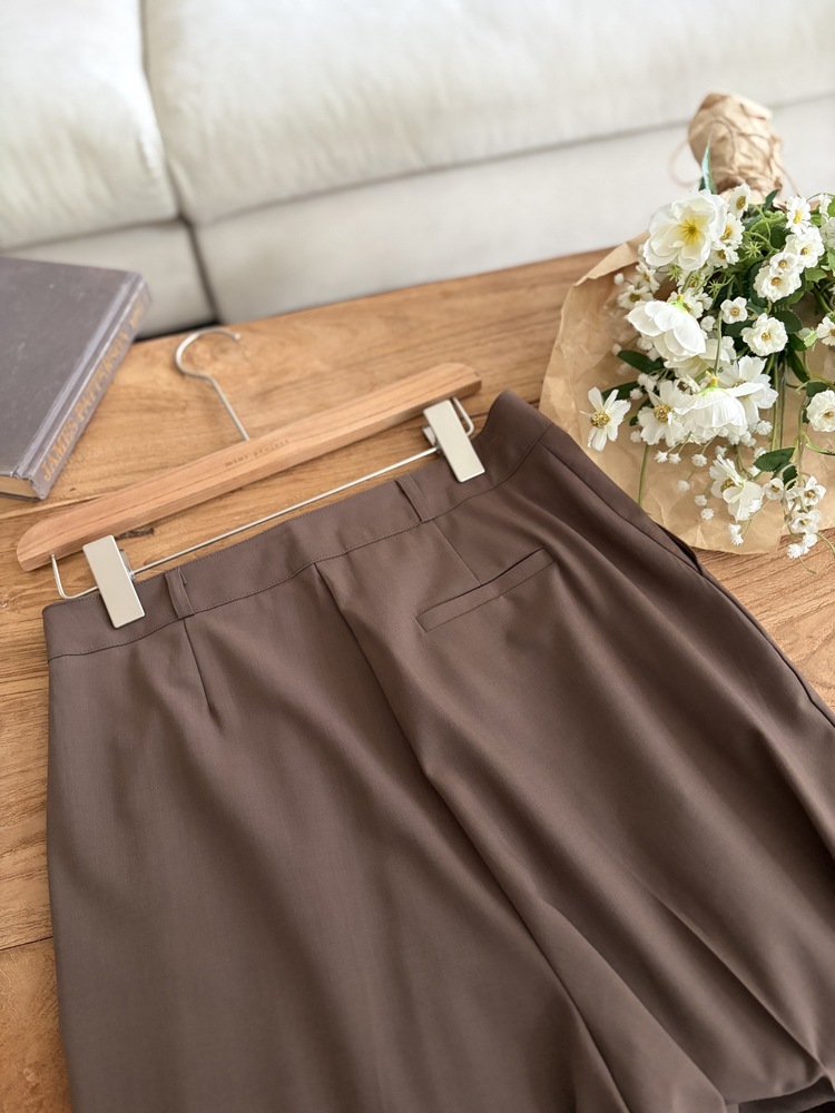 [極薄!] Strap Detail Pleated Pants (Brown)