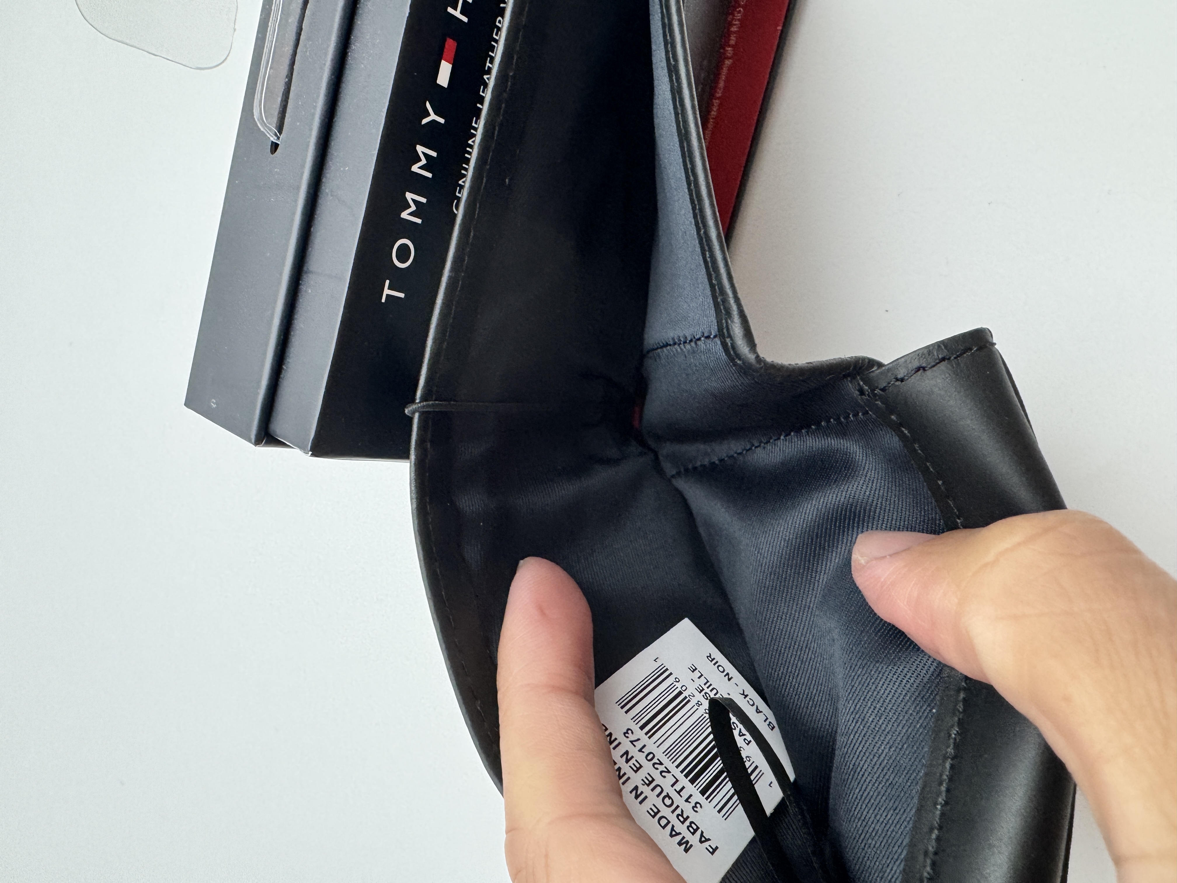 Tommy Hilfiger黑色皮銀包 (香港現貨) - TH1283