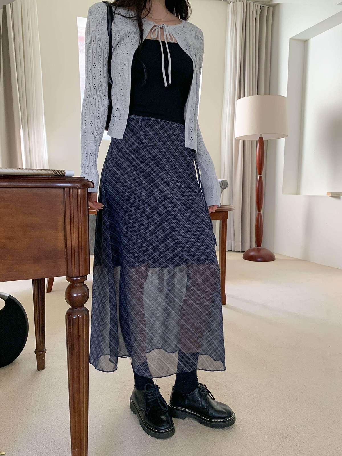 ♡ 斜 格 半 透 長 裙 。