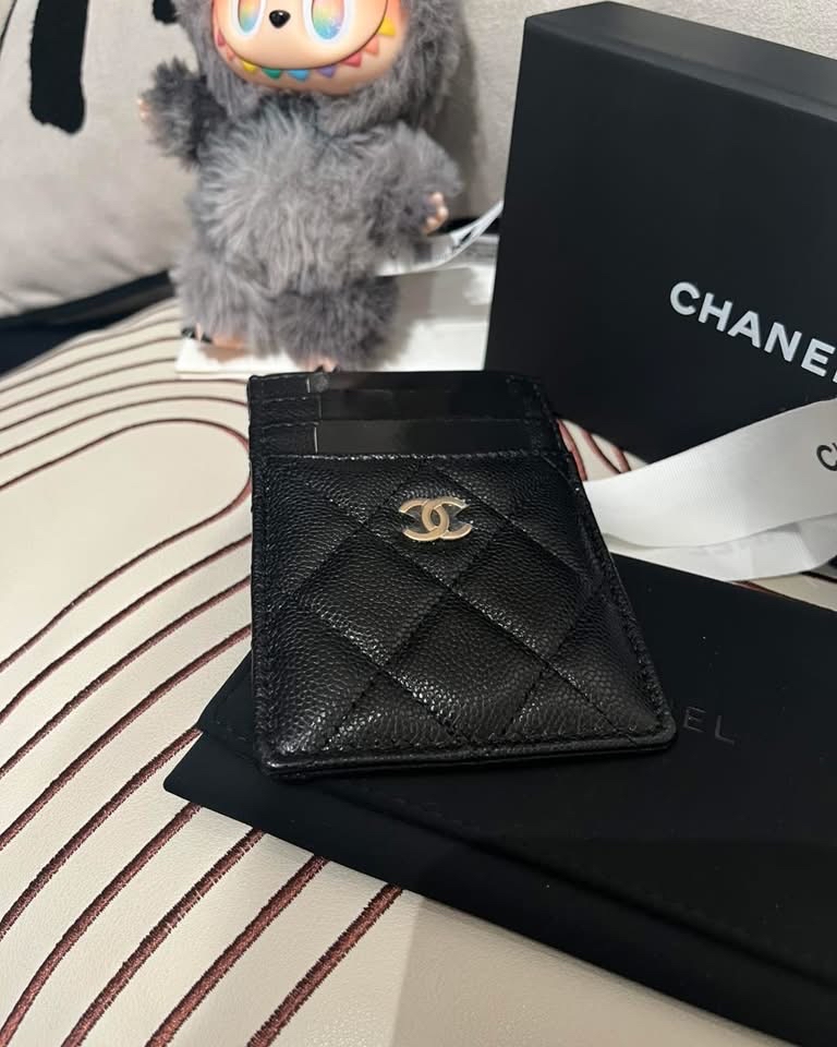 全新 CHANEL VERTICAL CARD HOLDER CAVIAR BLACK (MICROCHIP)黑色荔枝牛皮,100%Authentic , 全新 ✅晶片✅dust bag✅box 