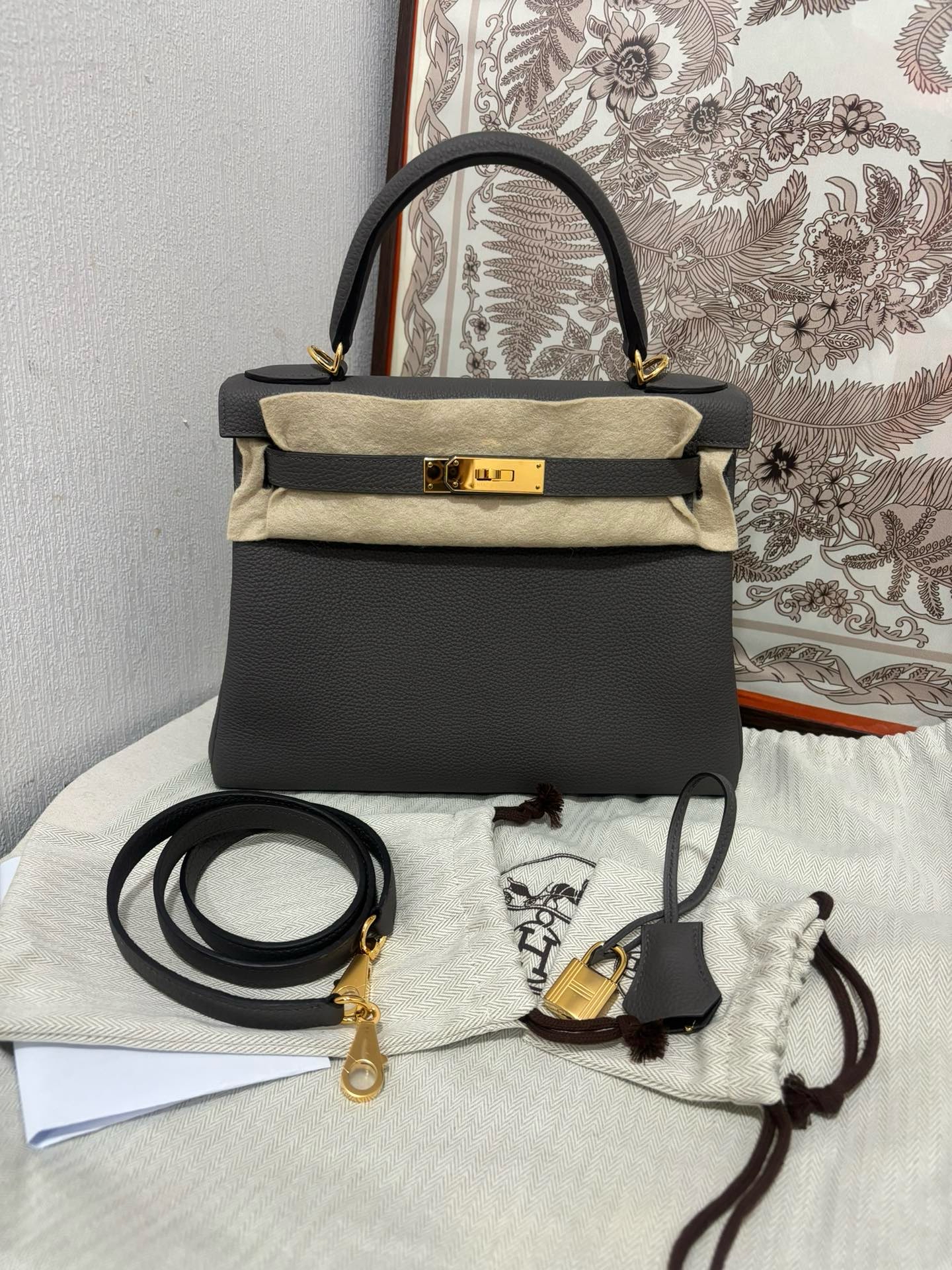 Pre-Owned HERMES Kelly28 / 錫器灰金扣 / Stamp U