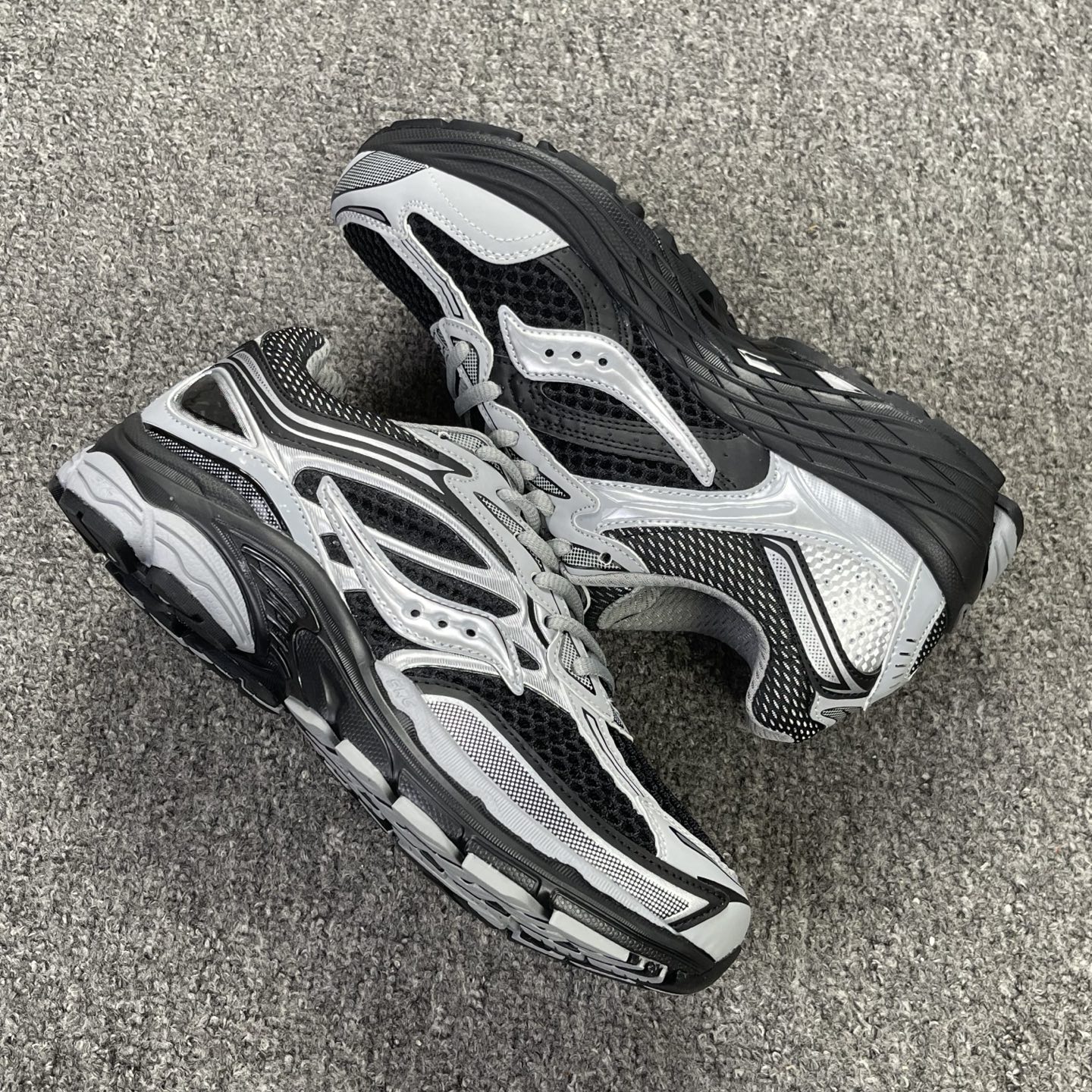 Saucony ProGrid Omni 9