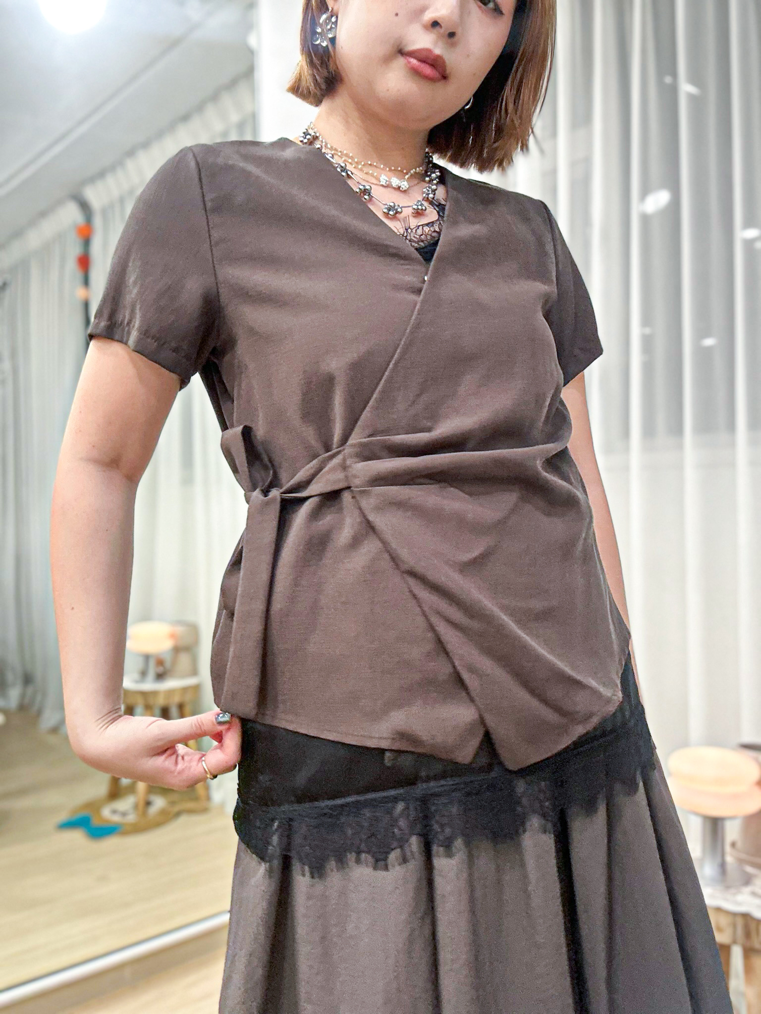 俐落知性～修身顯瘦V領側綁帶上衣 AGE0008 - 啡色 BROWN