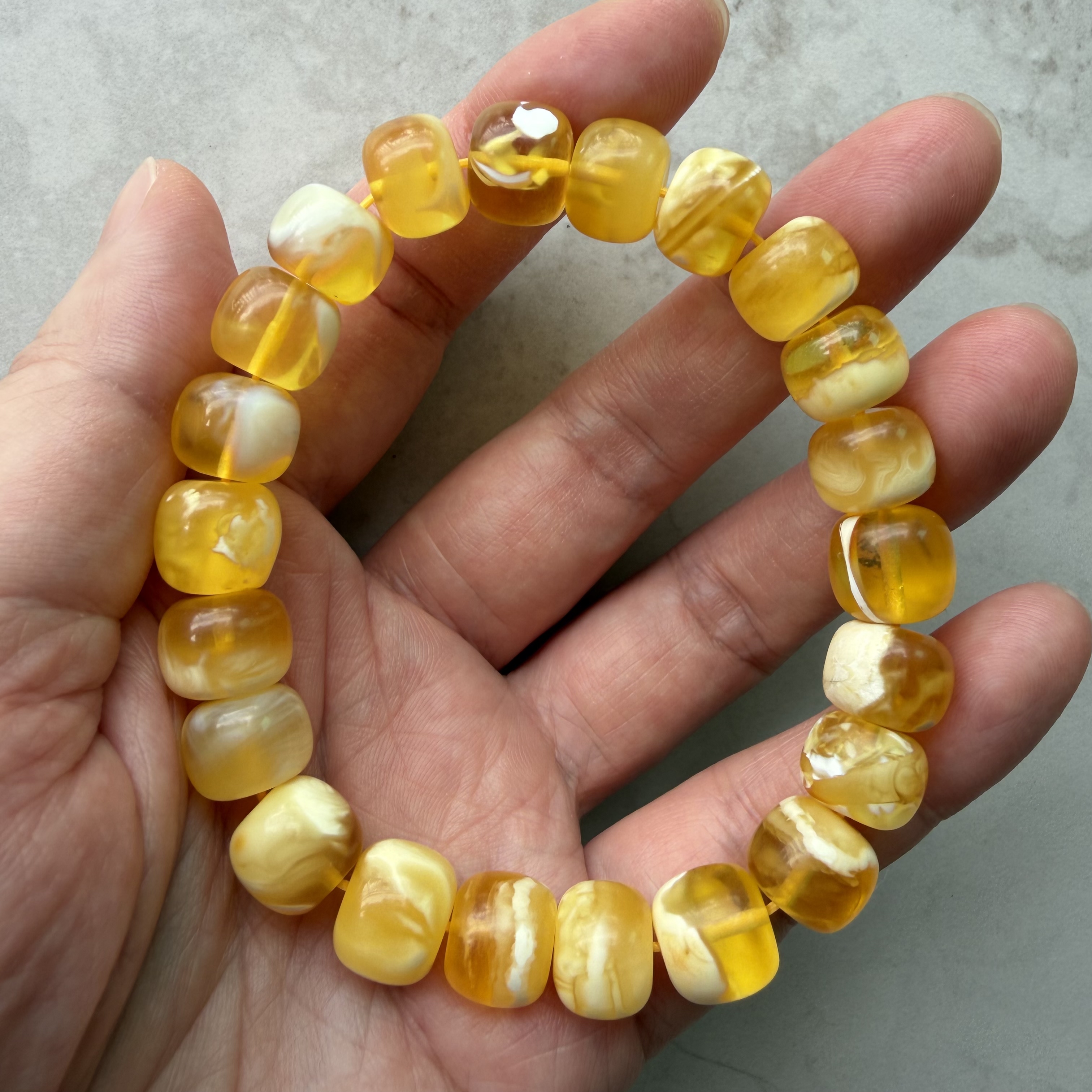 ［閉店一口價］10.5mm波羅的海金瓷白妖老型手串