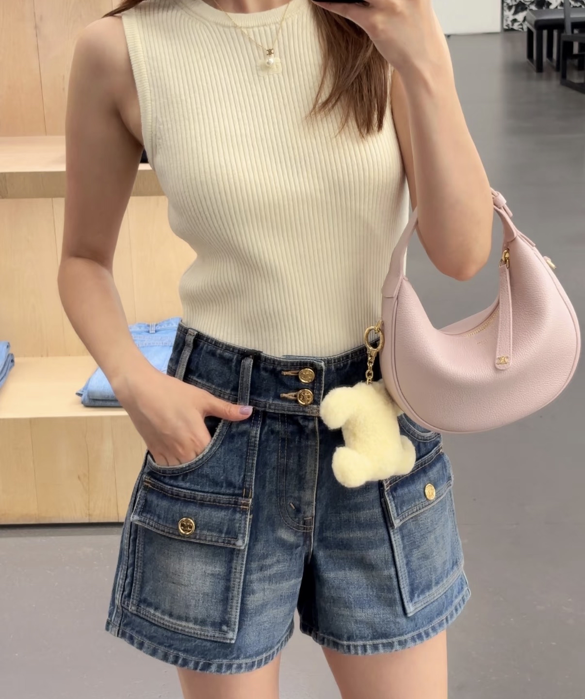 指定款式精選優惠✨訂貨🍒Celine lulu bag  有長肩帶✨ Color : Bleached Pink