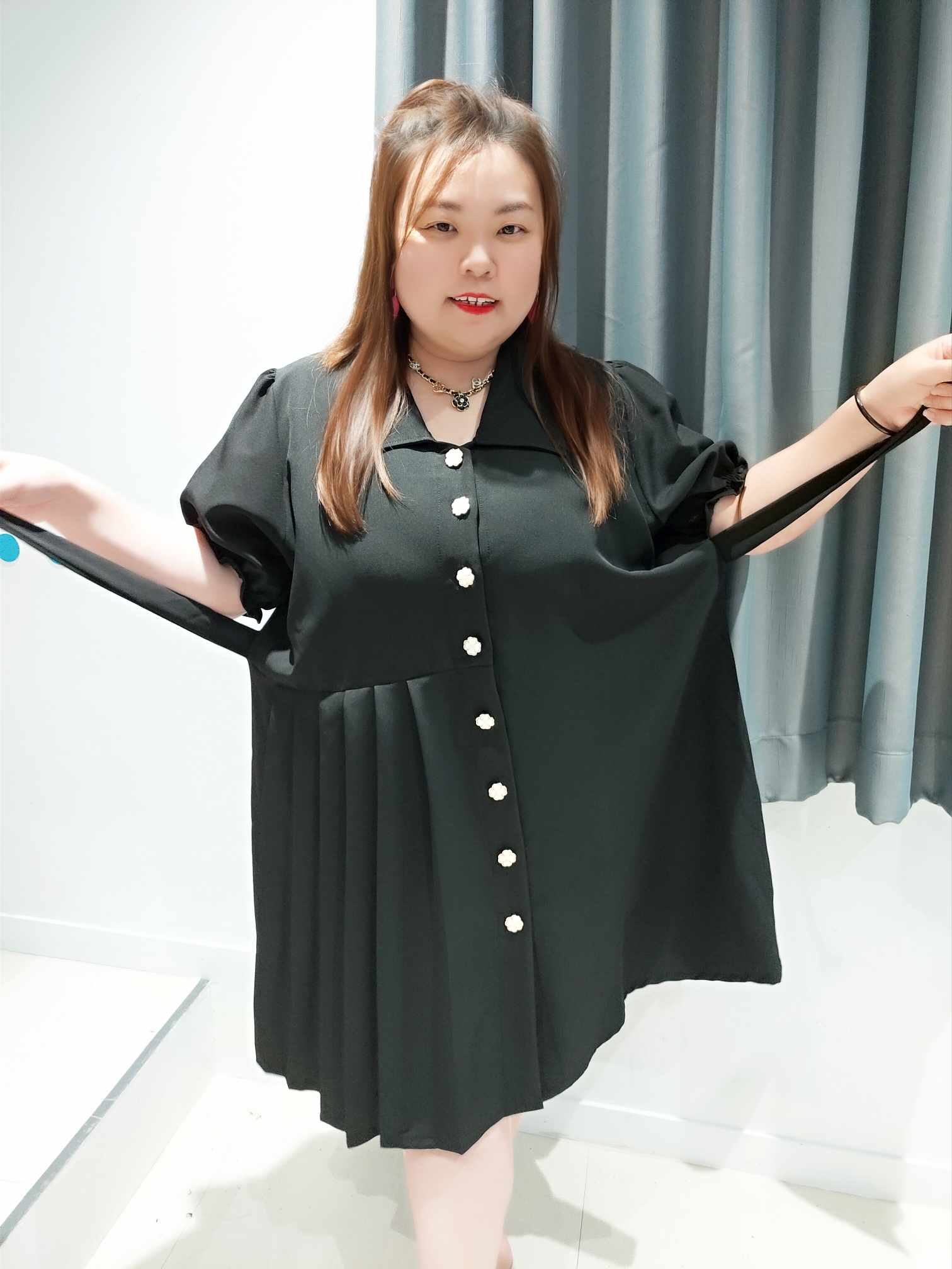 DSD09 大翻领花扣连衣裙